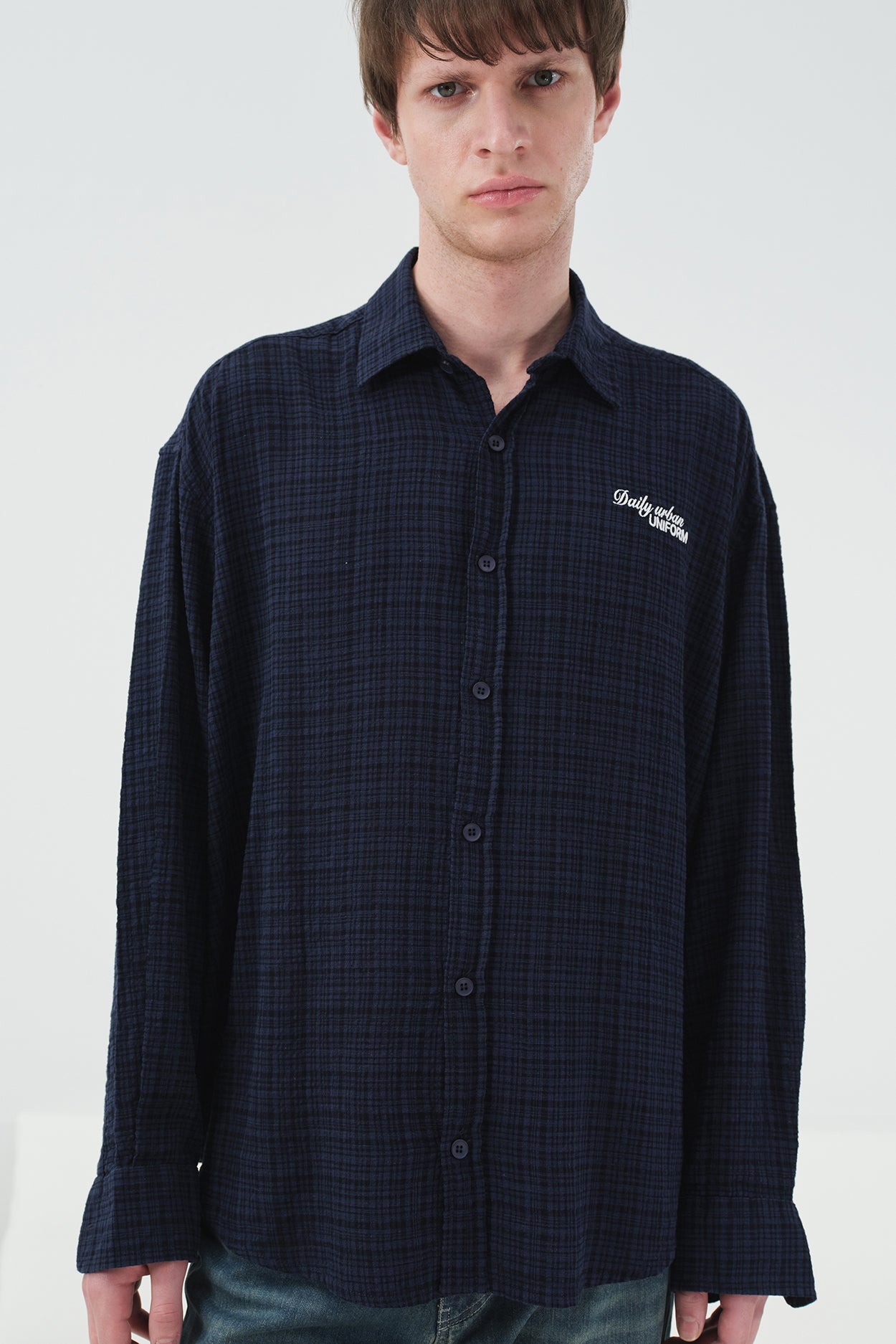 DÖKÜMLÜ RAHAT KESİM LACİVERT KARELİ GÖMLEK