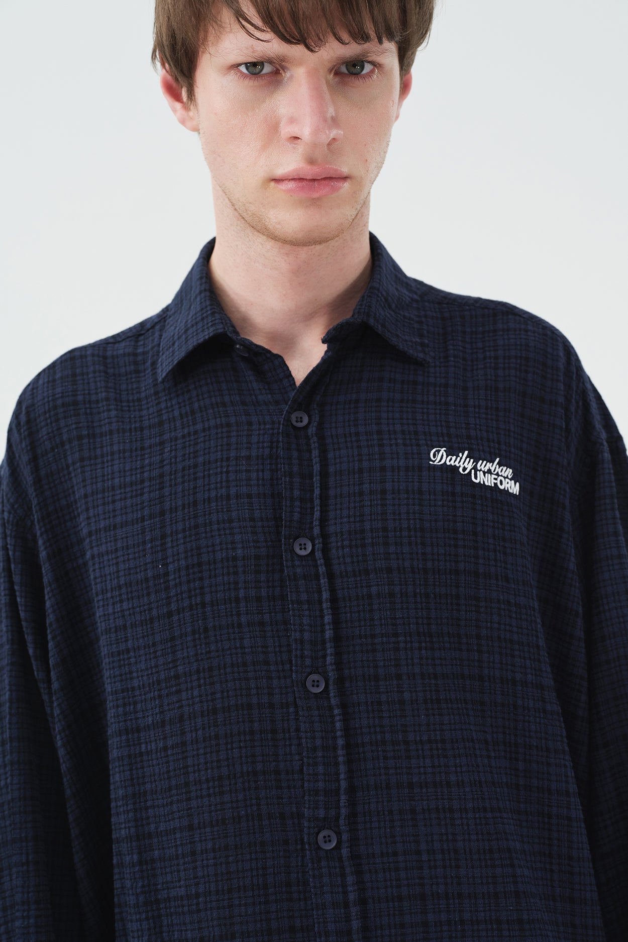 DÖKÜMLÜ RAHAT KESİM LACİVERT KARELİ GÖMLEK