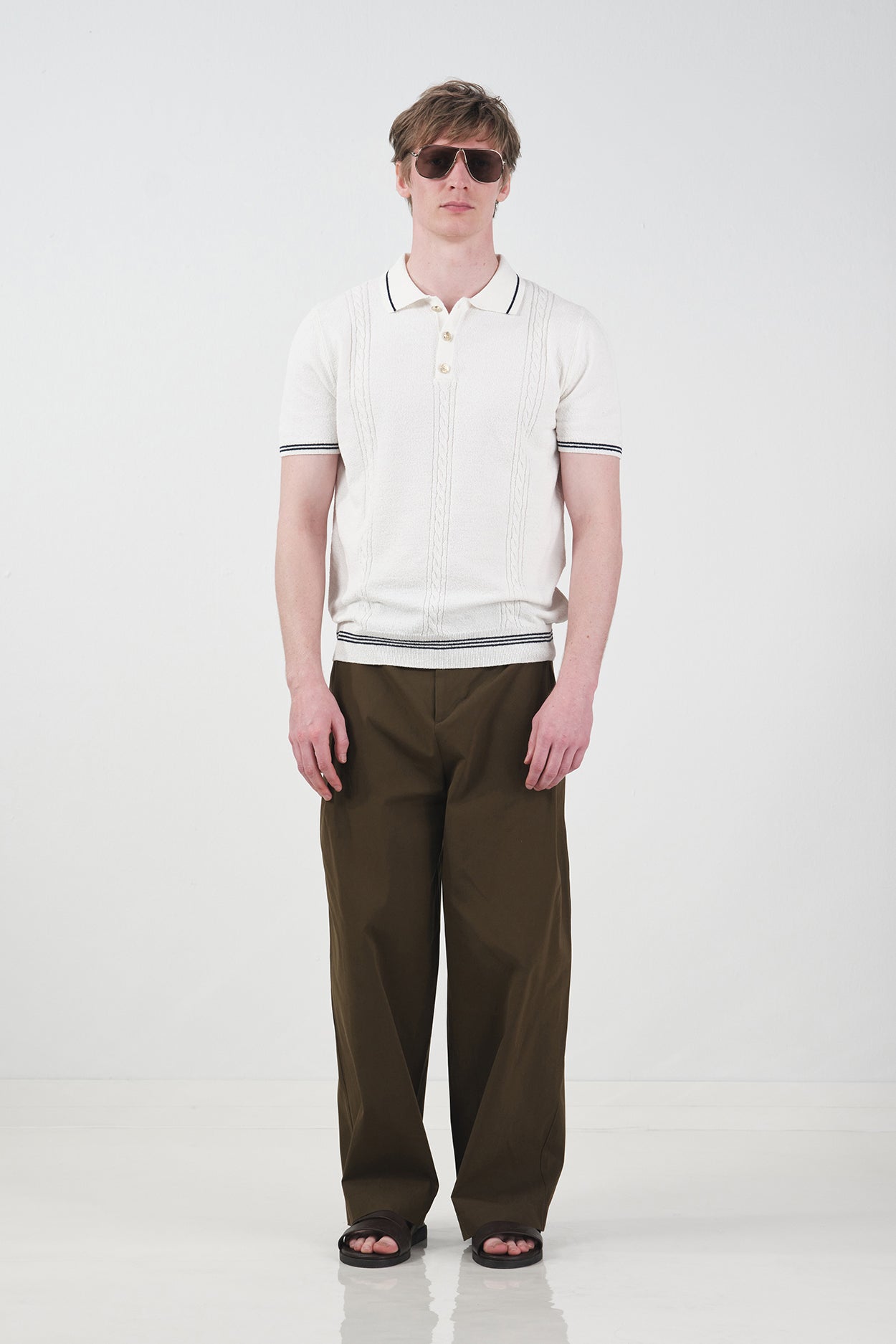 GOLD DÜĞMELİ DOKULU POLO YAKA BEYAZ TRİKO T-SHIRT