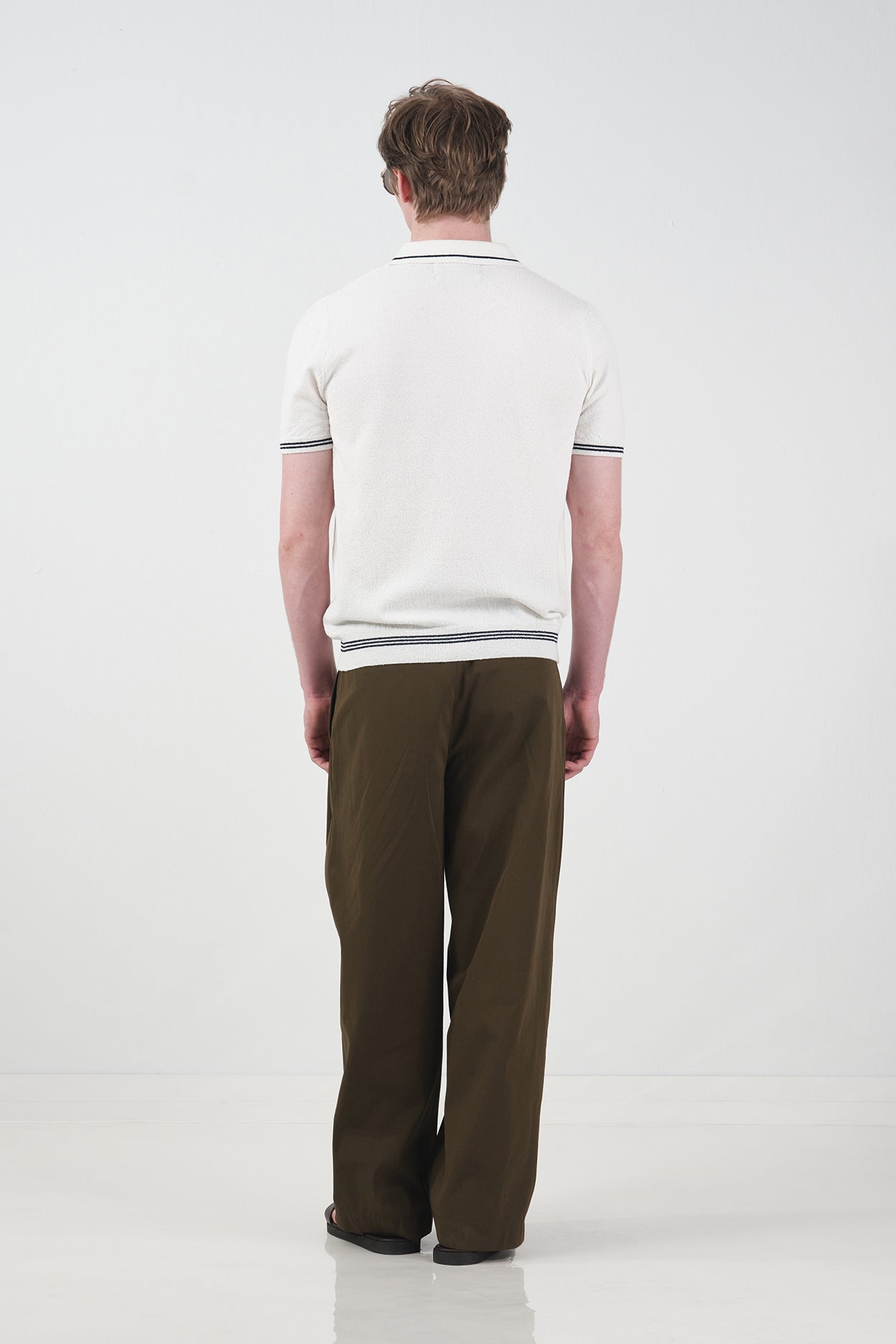 GOLD DÜĞMELİ DOKULU POLO YAKA BEYAZ TRİKO T-SHIRT