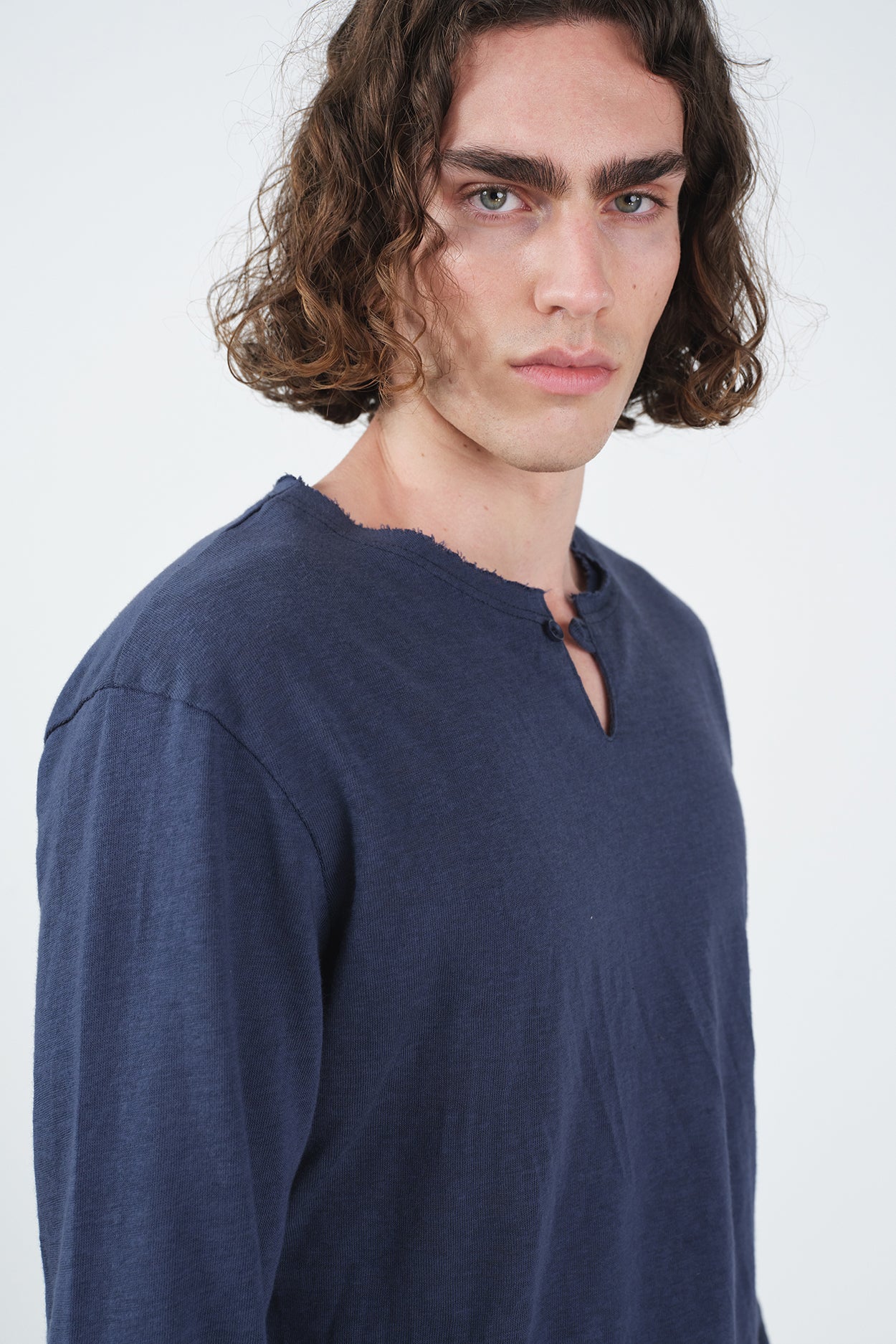 BRİTLİ UZUN KOLLU LACİVERT T-SHIRT