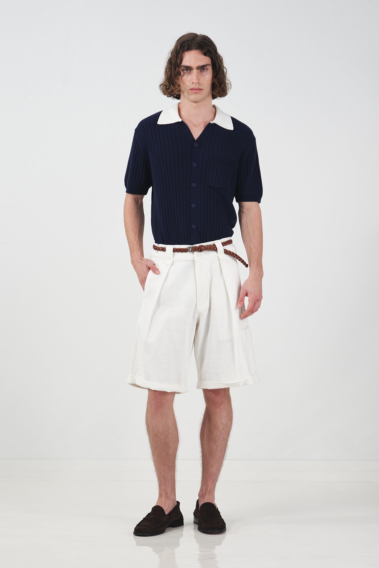 WHITE LINEN SHORTS WITH POCKET DETAILS