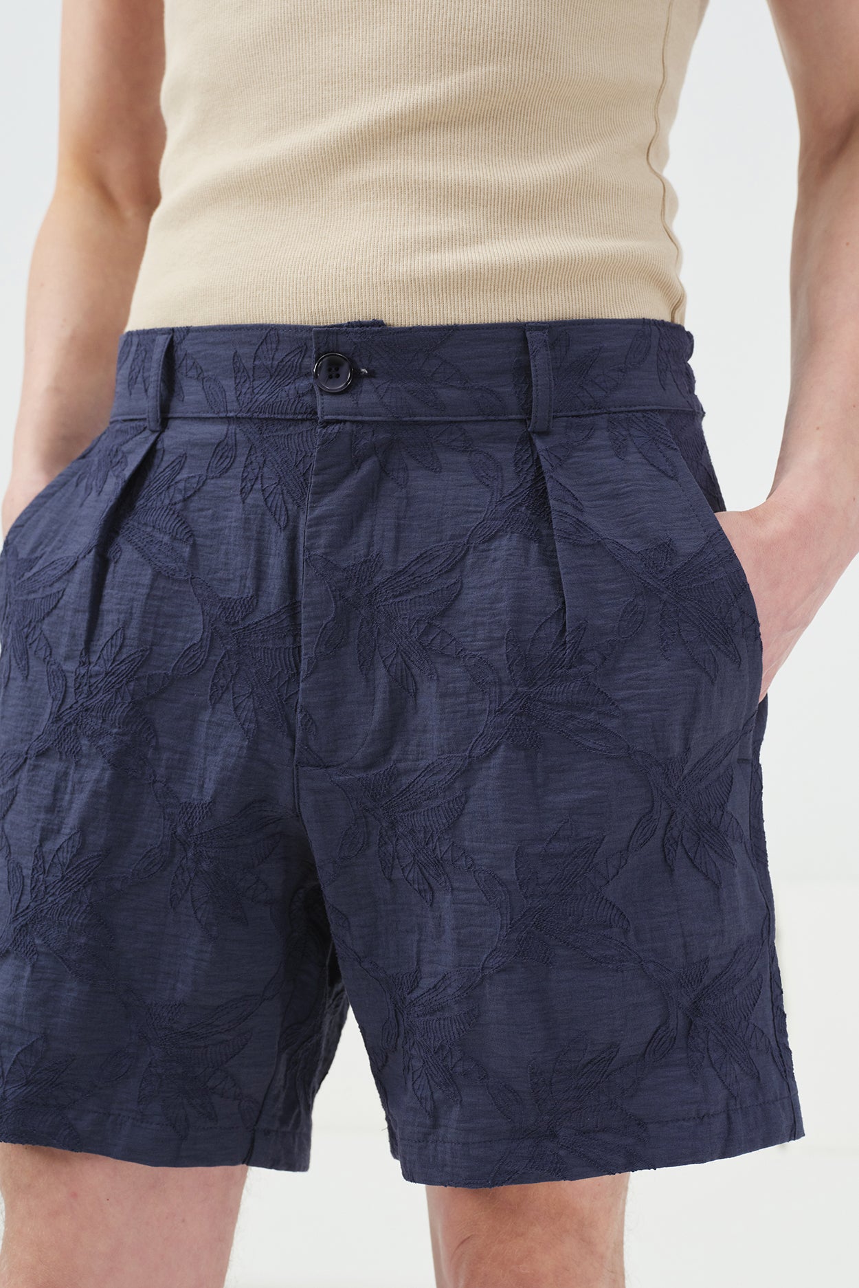 ÇİÇEK DESENLİ LACİVERT ŞORT