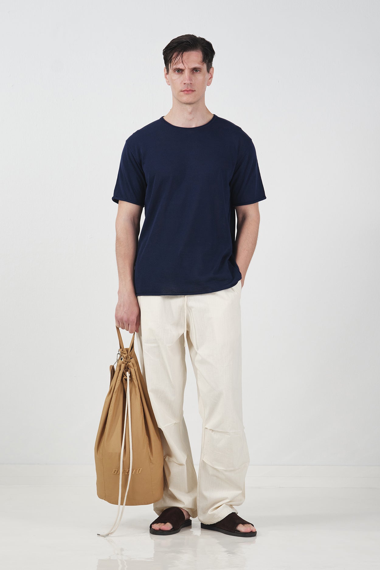 DRAPED NAVY LINEN KNIT T-SHIRT
