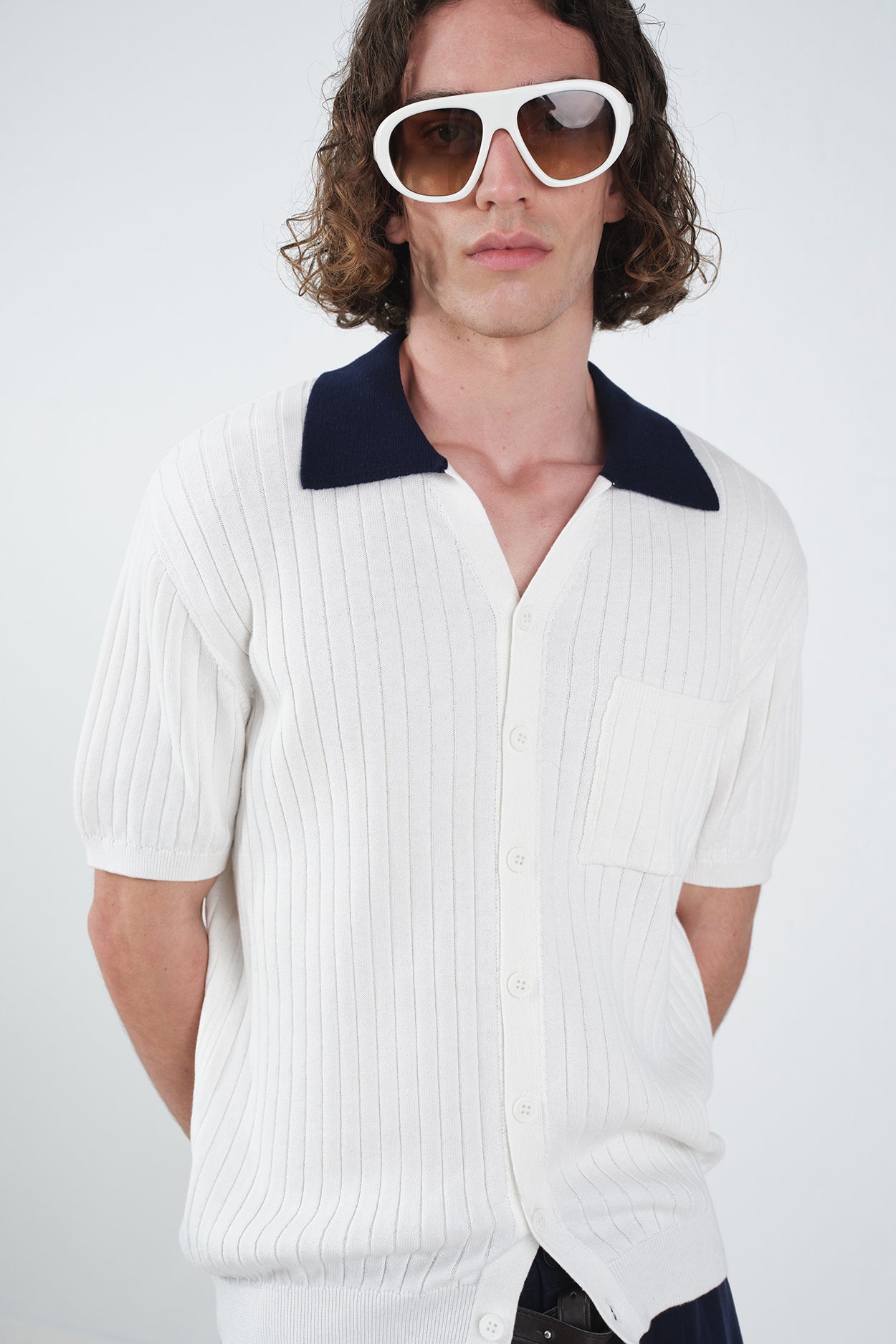 WHITE KNIT SHIRT WITH CONTRAST COLLAR