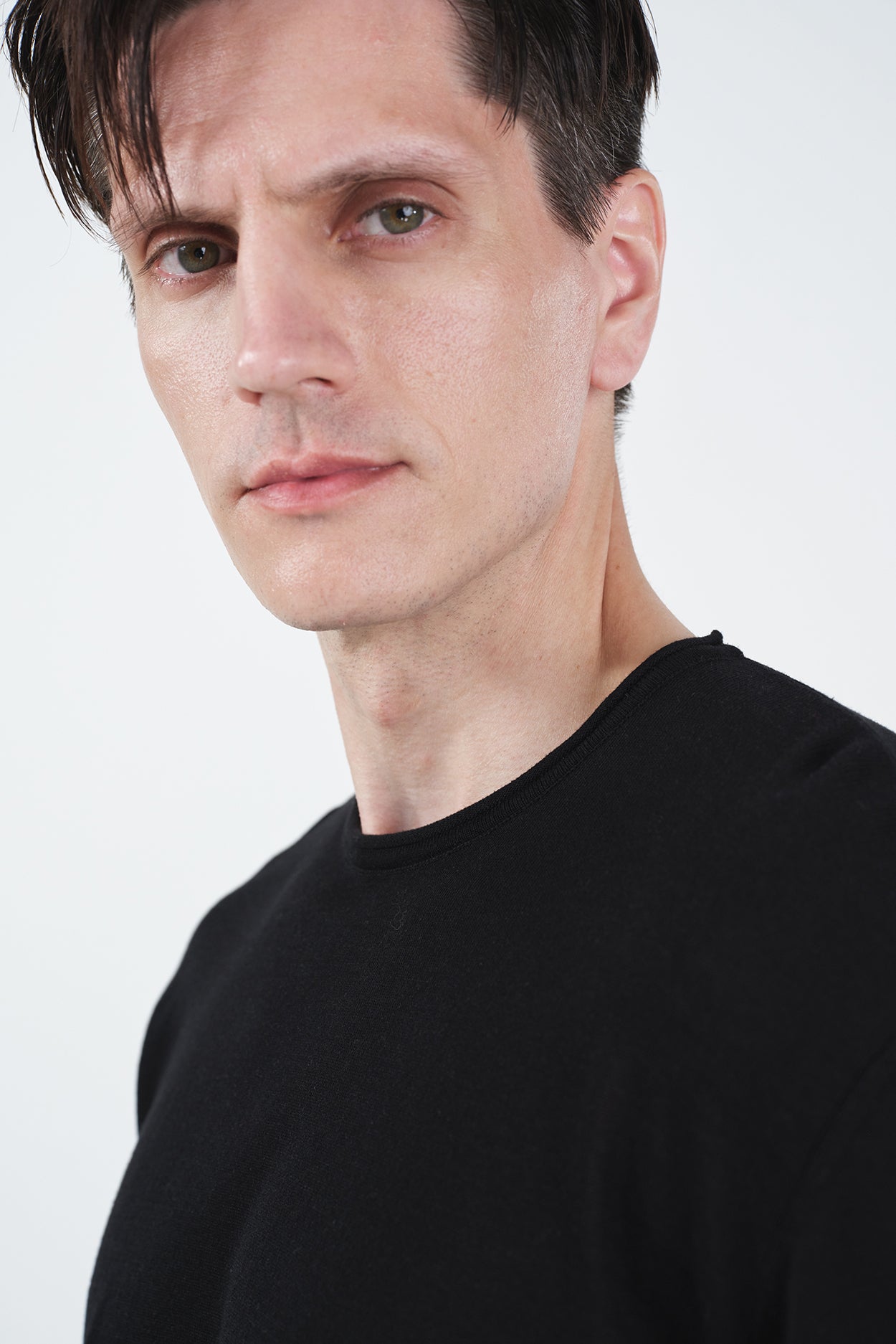 DÖKÜMLÜ SİYAH KETEN TRİKO T-SHIRT