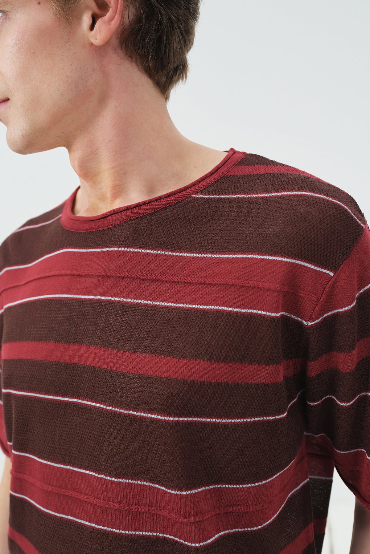 ÇİZGİLİ DÖKÜMLÜ BORDO KETEN TRİKO T-SHIRT · 2