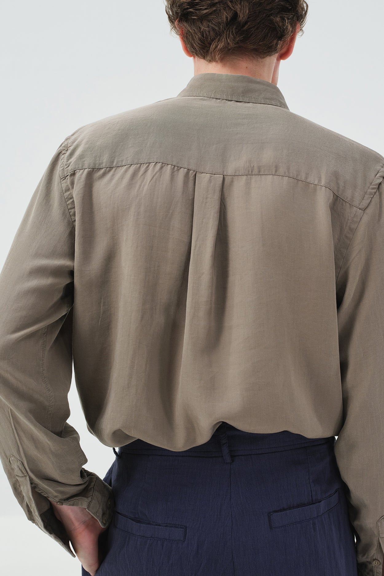 DÖKÜMLÜ REGULAR FIT HAKİ TENSEL GÖMLEK