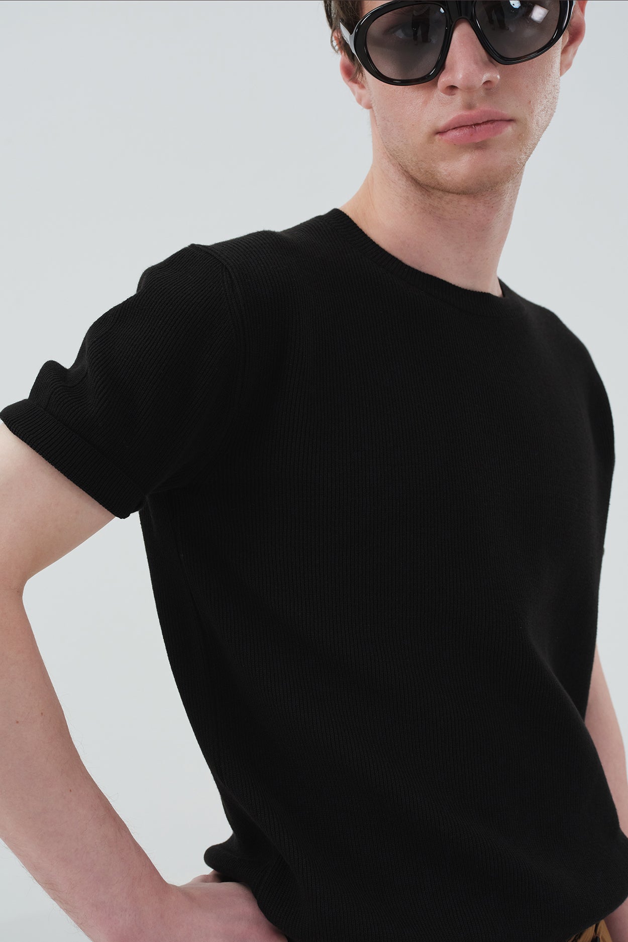 FİTİLLİ DOKULU SİYAH TRİKO T-SHIRT