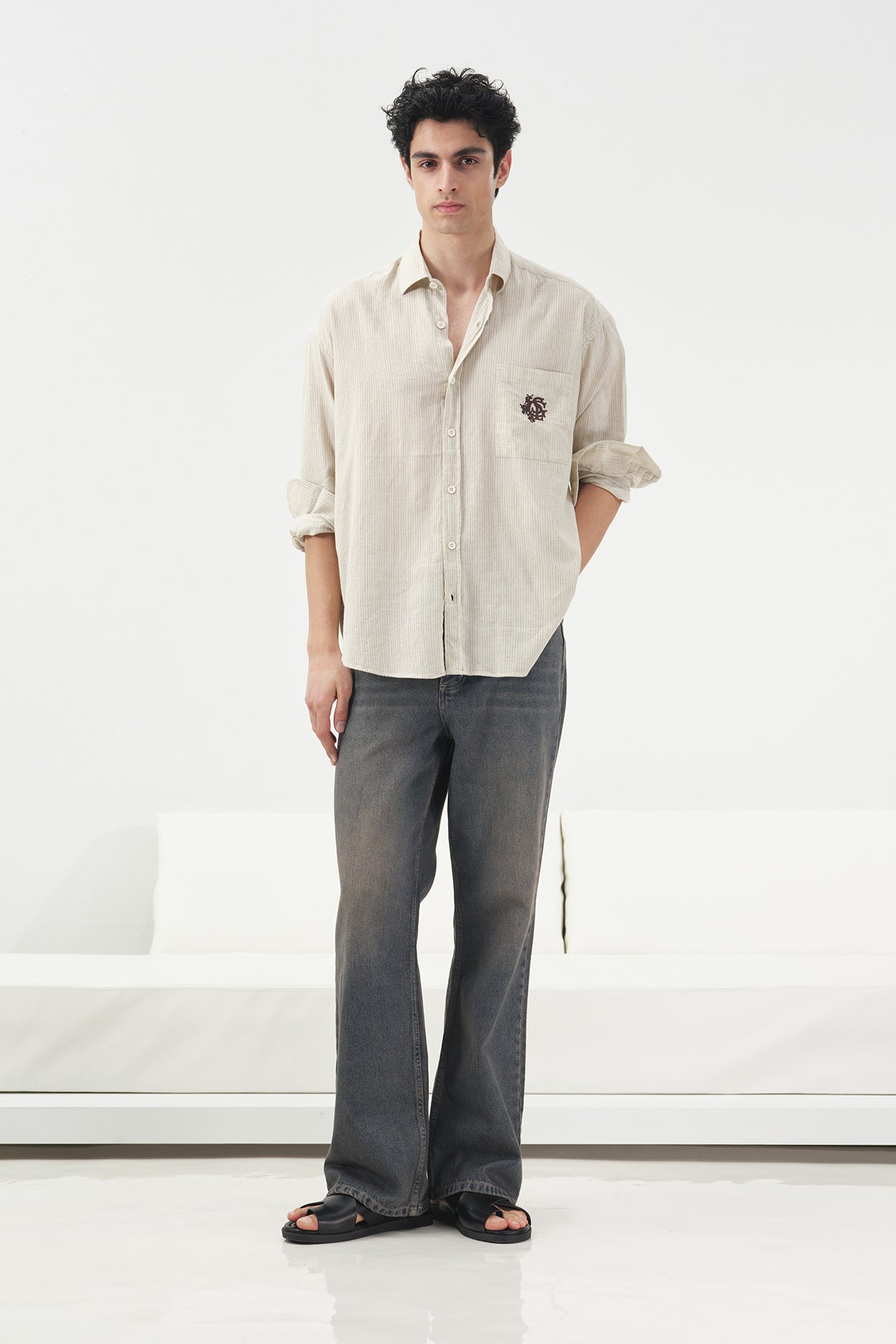 NAKIŞ VE CEP DETAYLI ÇİZGİLİ BEJ KETEN GÖMLEK