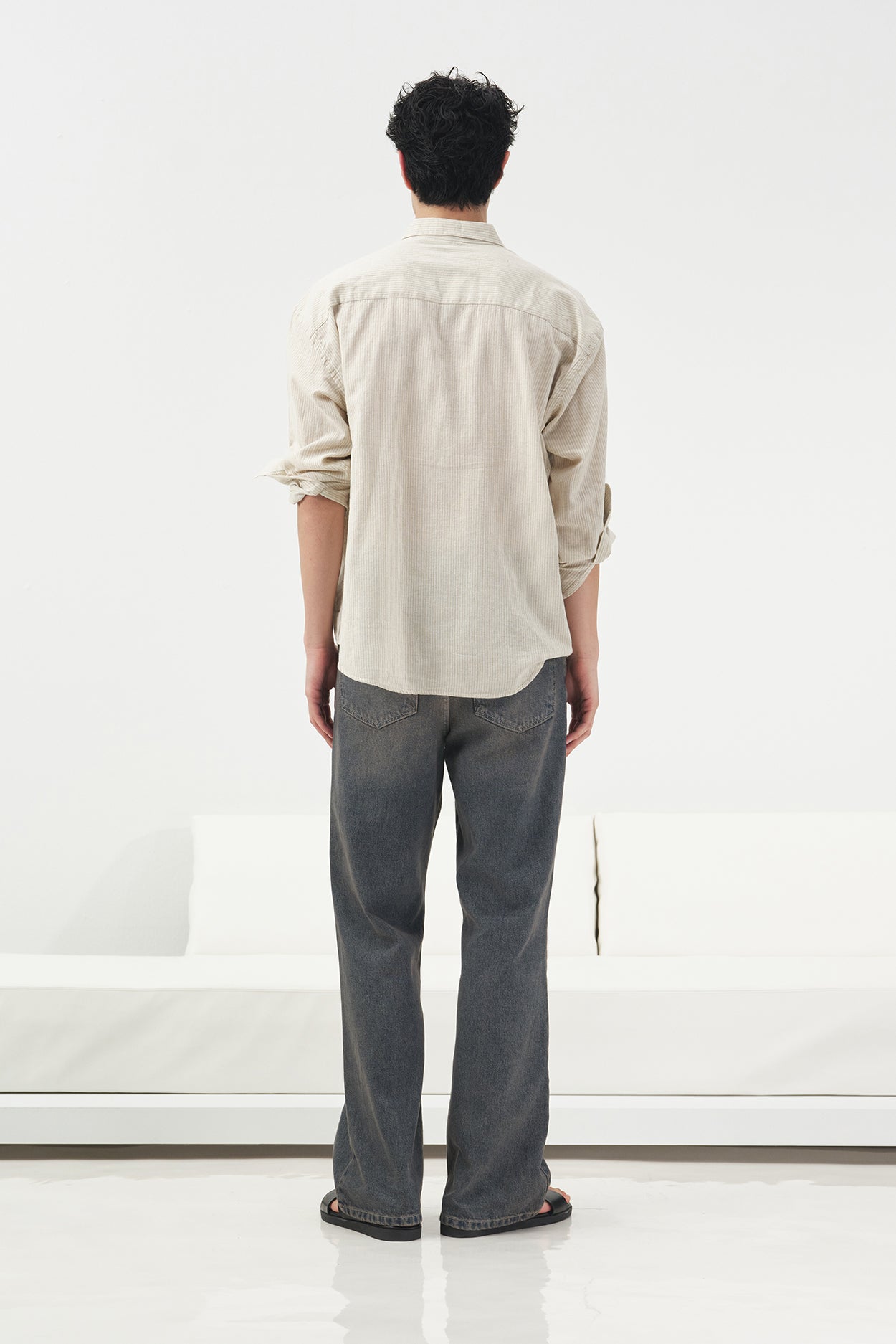 NAKIŞ VE CEP DETAYLI ÇİZGİLİ BEJ KETEN GÖMLEK