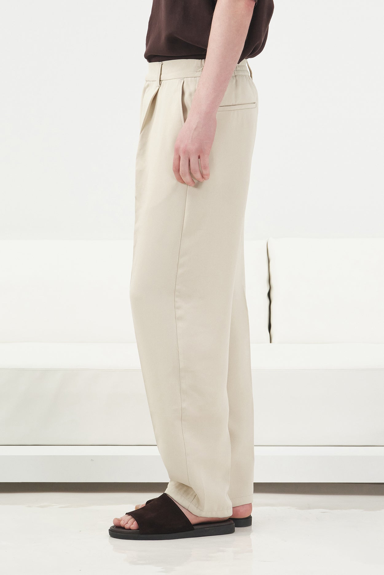 DOKULU BEJ PİLİLİ PANTOLON