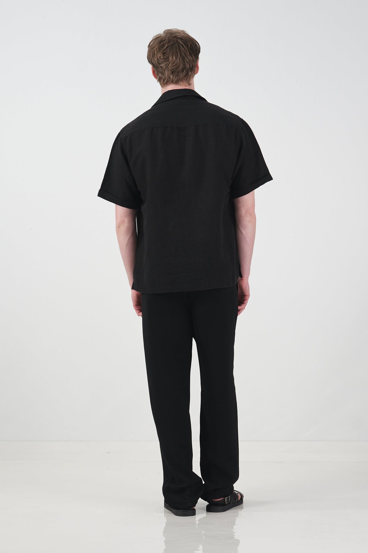 DOKULU İNCE KEMERLİ SİYAH PİLİLİ PANTOLON