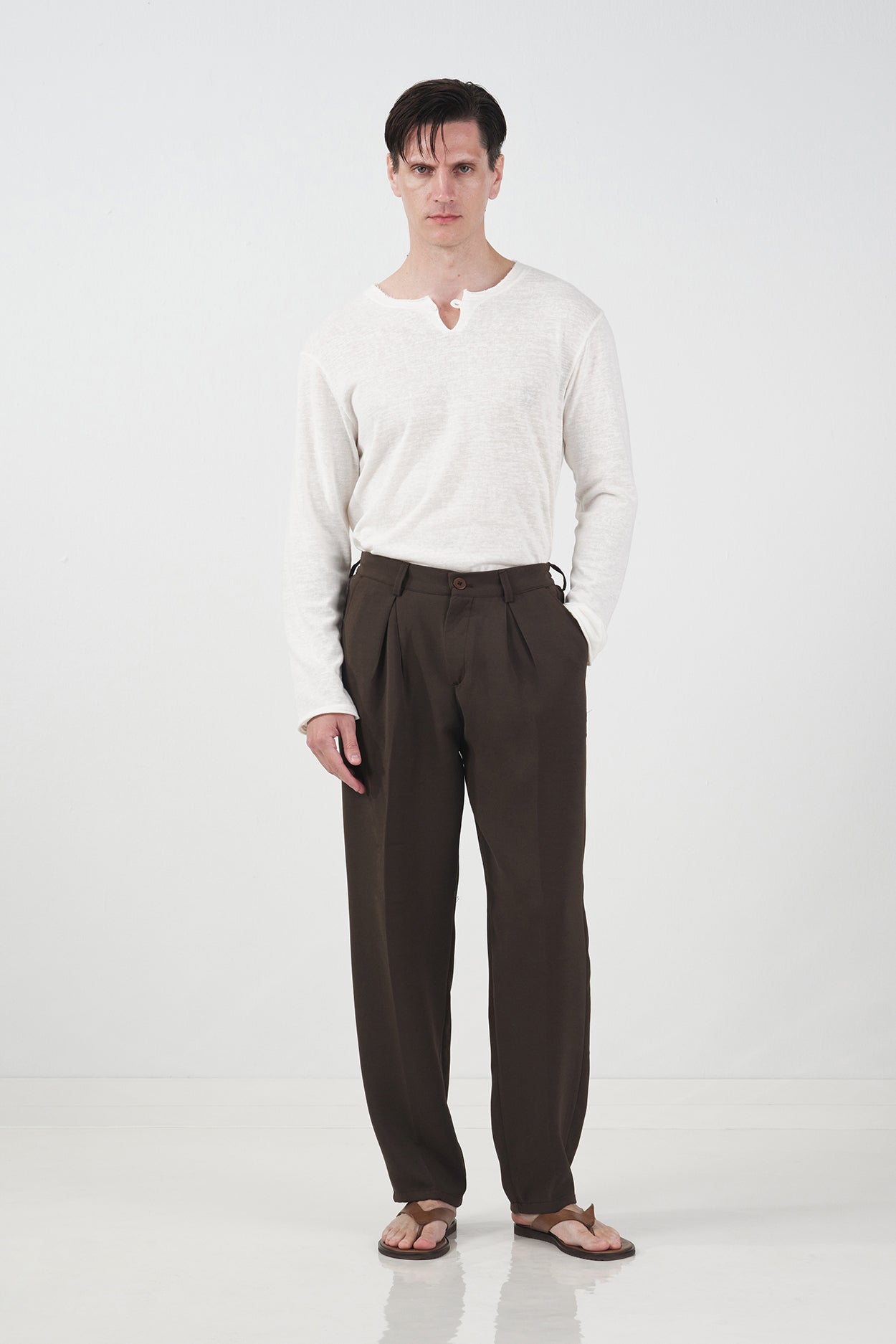 TEXTURED CLASSIC BROWN PLEATED TROUSERS