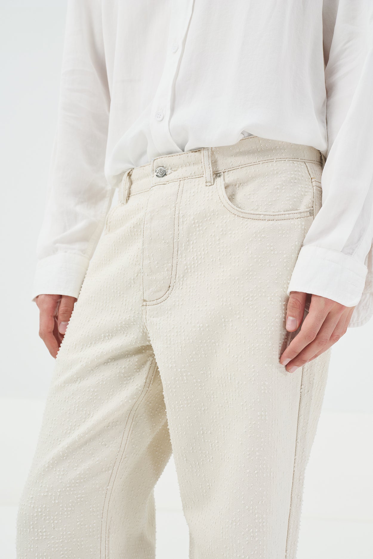 TEXTURED REGULAR FIT WHITE JEANS