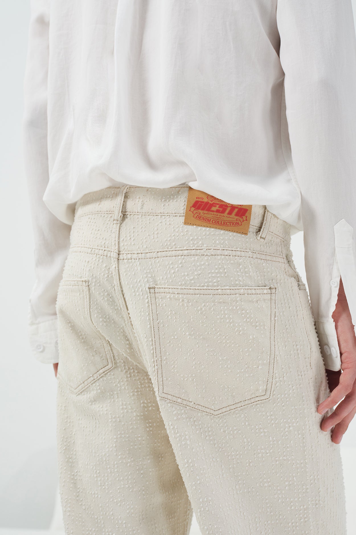TEXTURED REGULAR FIT WHITE JEANS