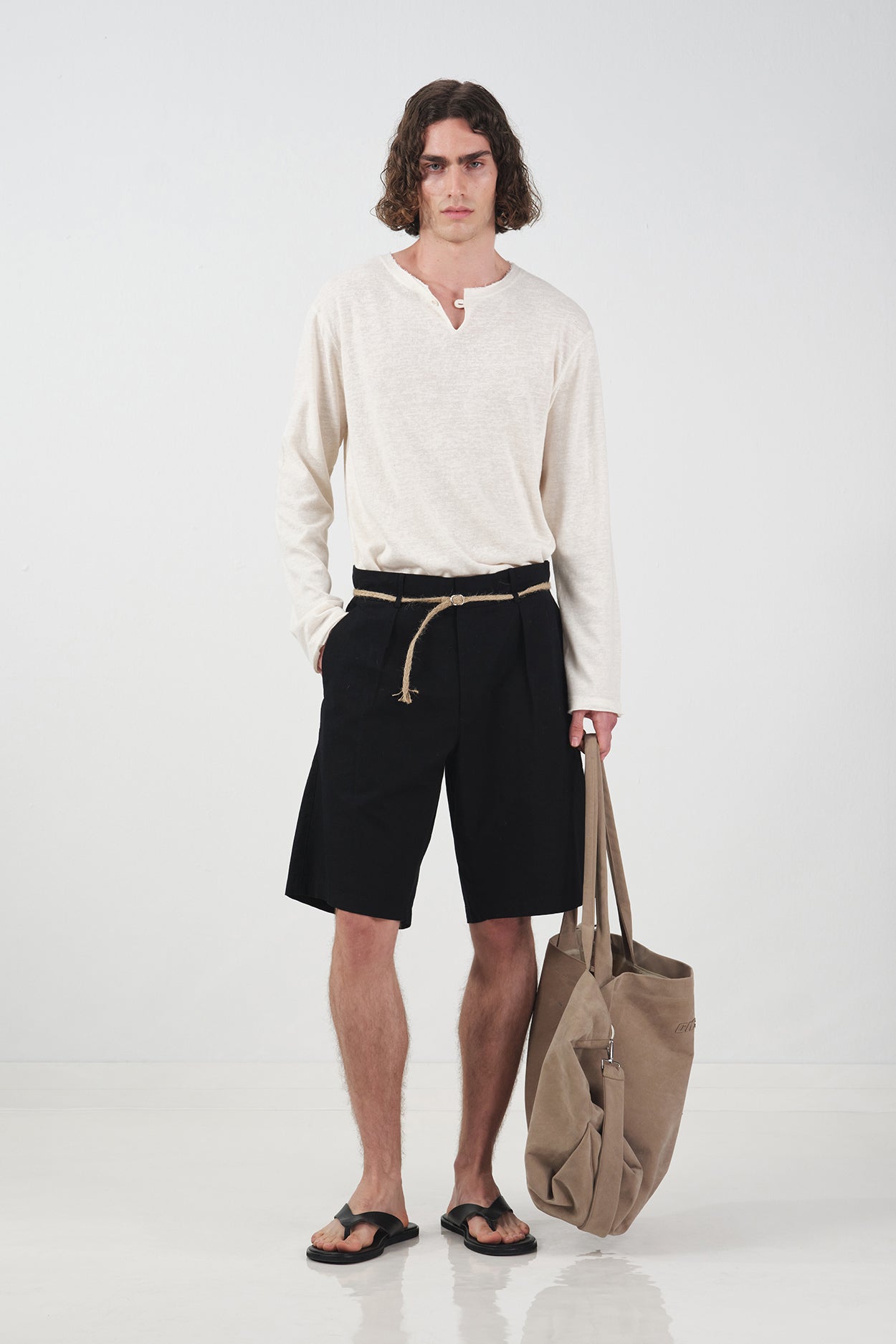 PLEATED BLACK LINEN SHORTS WITH WICKER BELT