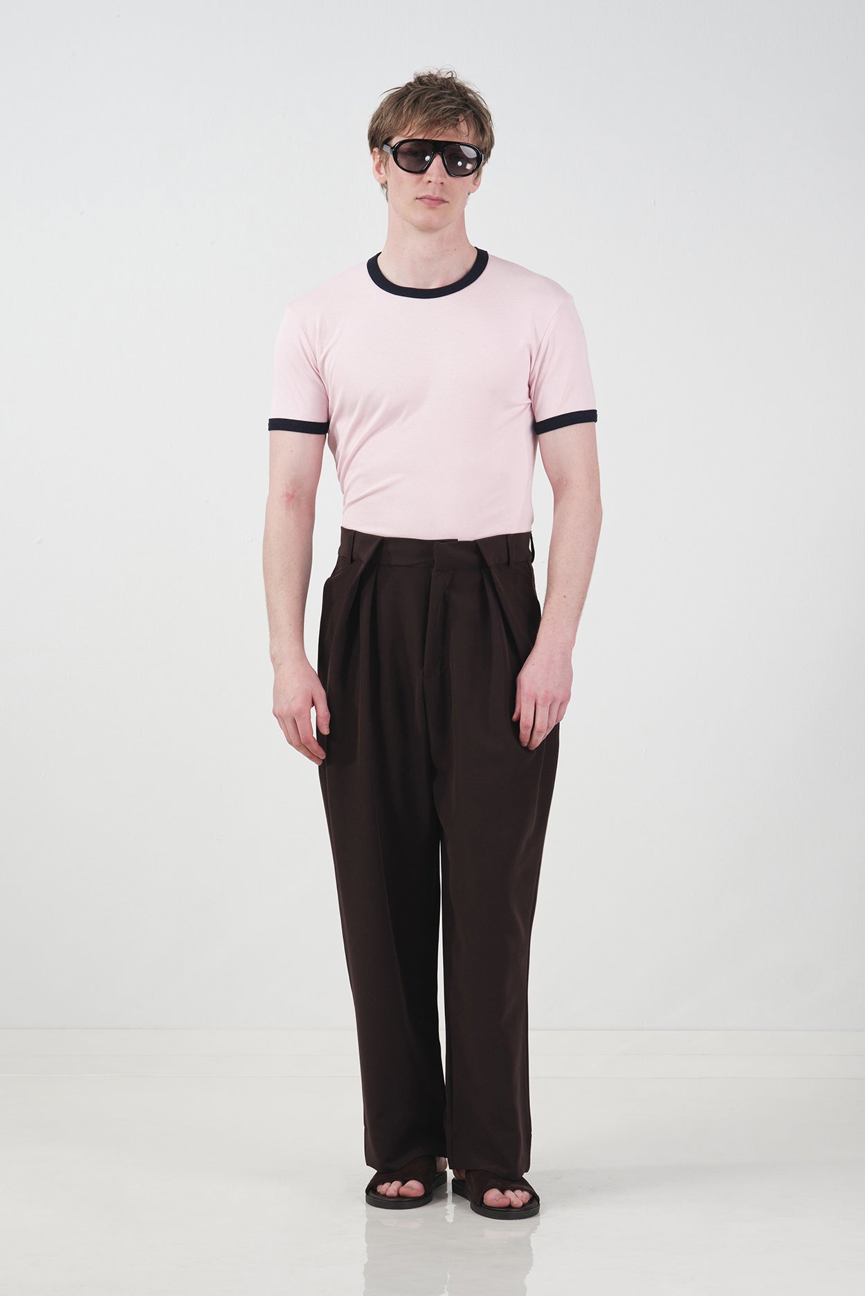 KONTRAST DETAYLI BİSİKLET YAKA PEMBE T-SHIRT