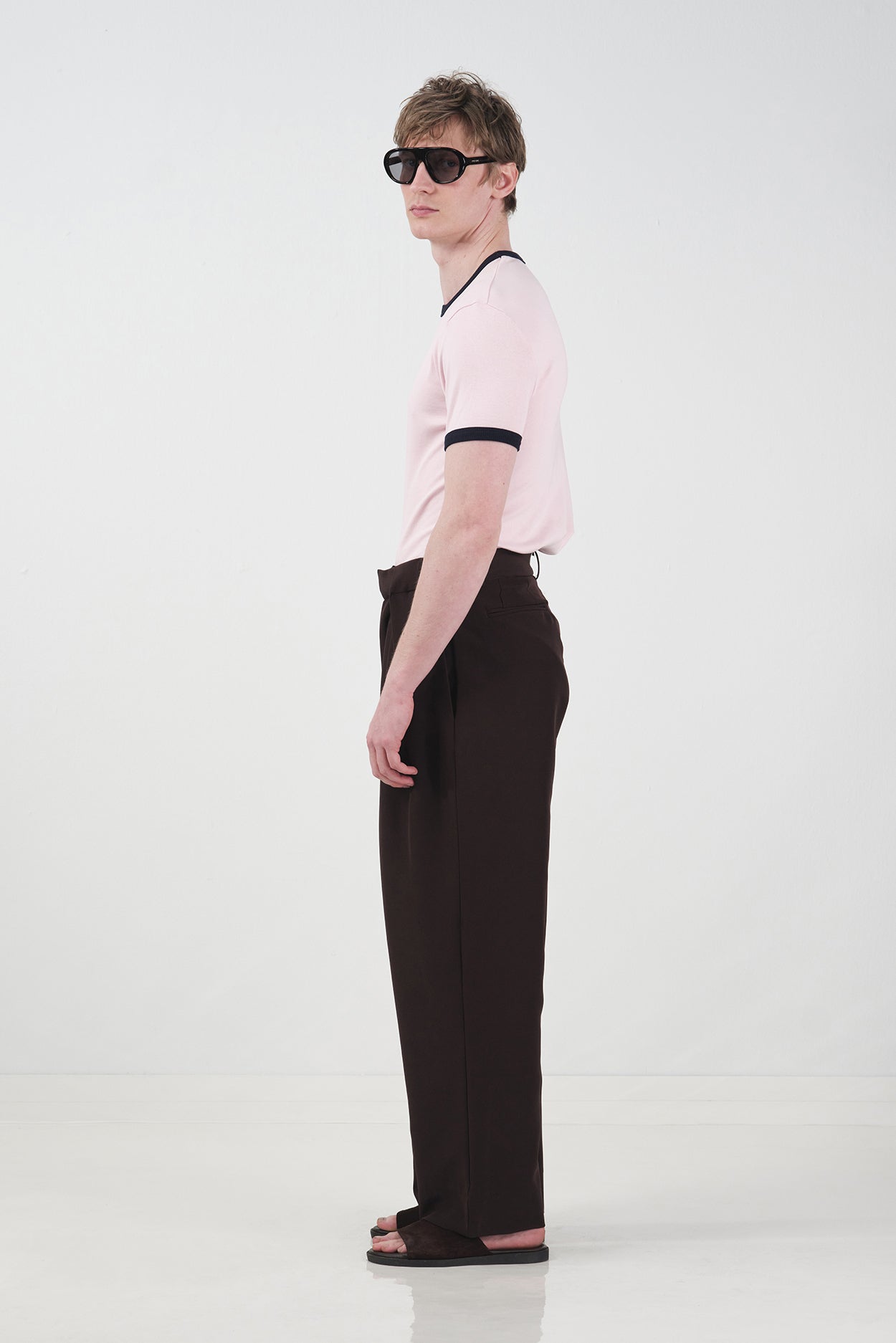 KONTRAST DETAYLI BİSİKLET YAKA PEMBE T-SHIRT