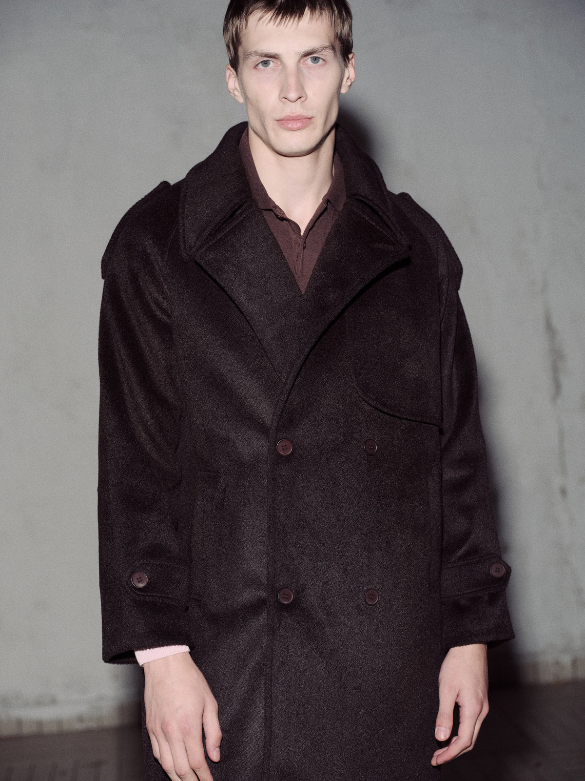 WIDE LAPEL DOUBLE-BREASTED BURGUNDY MELTON COAT - 2