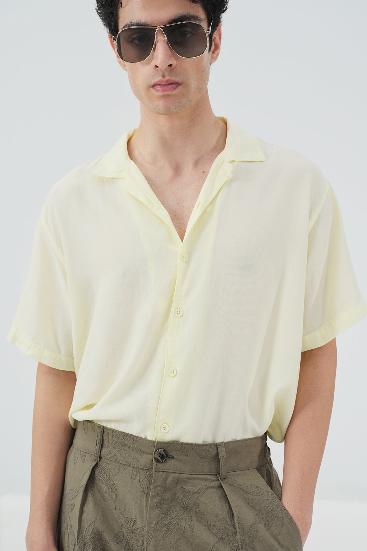 KISA KOLLU KLASİK SARI TENSEL GÖMLEK