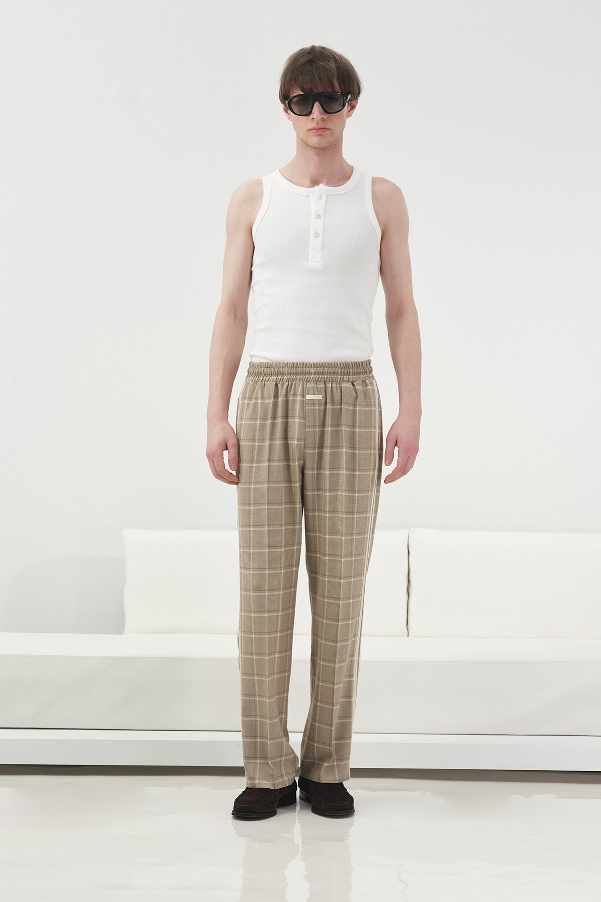 BEIGE TROUSERS WITH STRIPE DETAIL