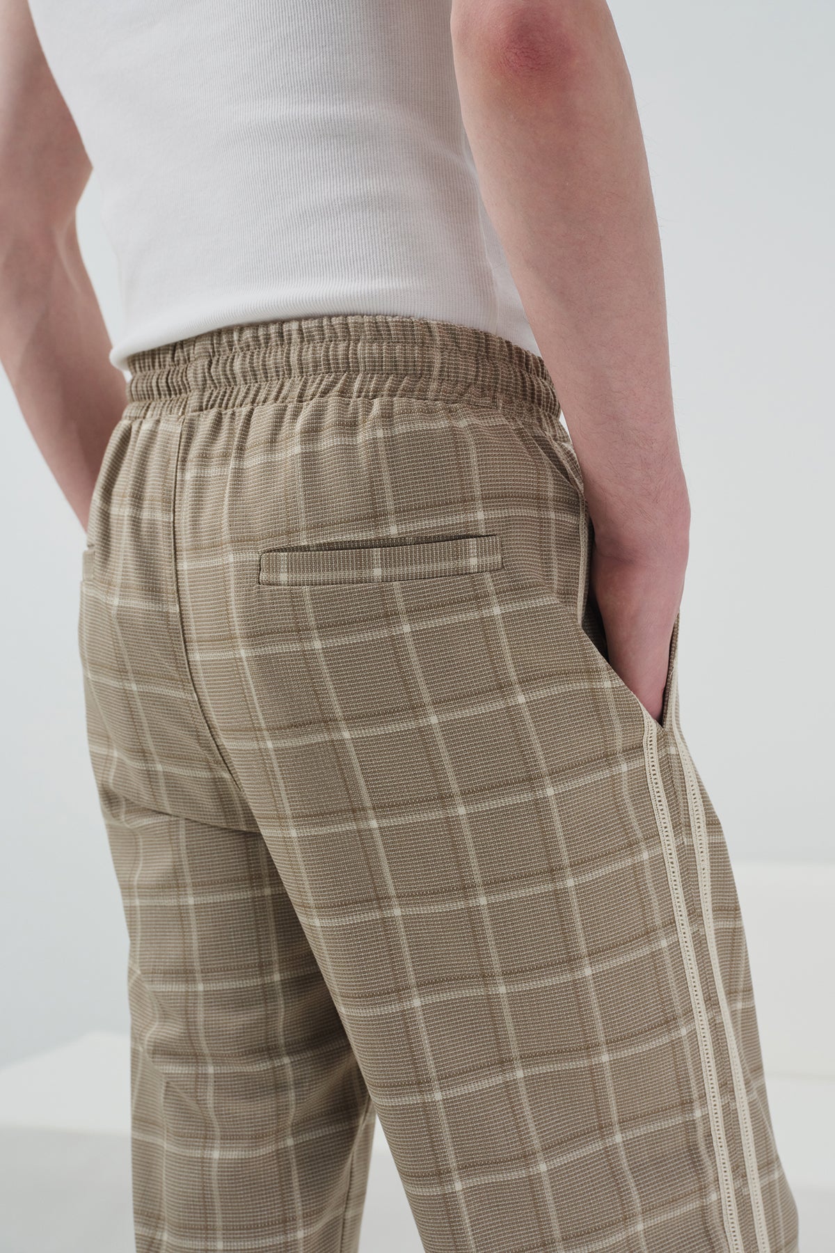 ŞERİT DETAYLI BEJ PANTOLON