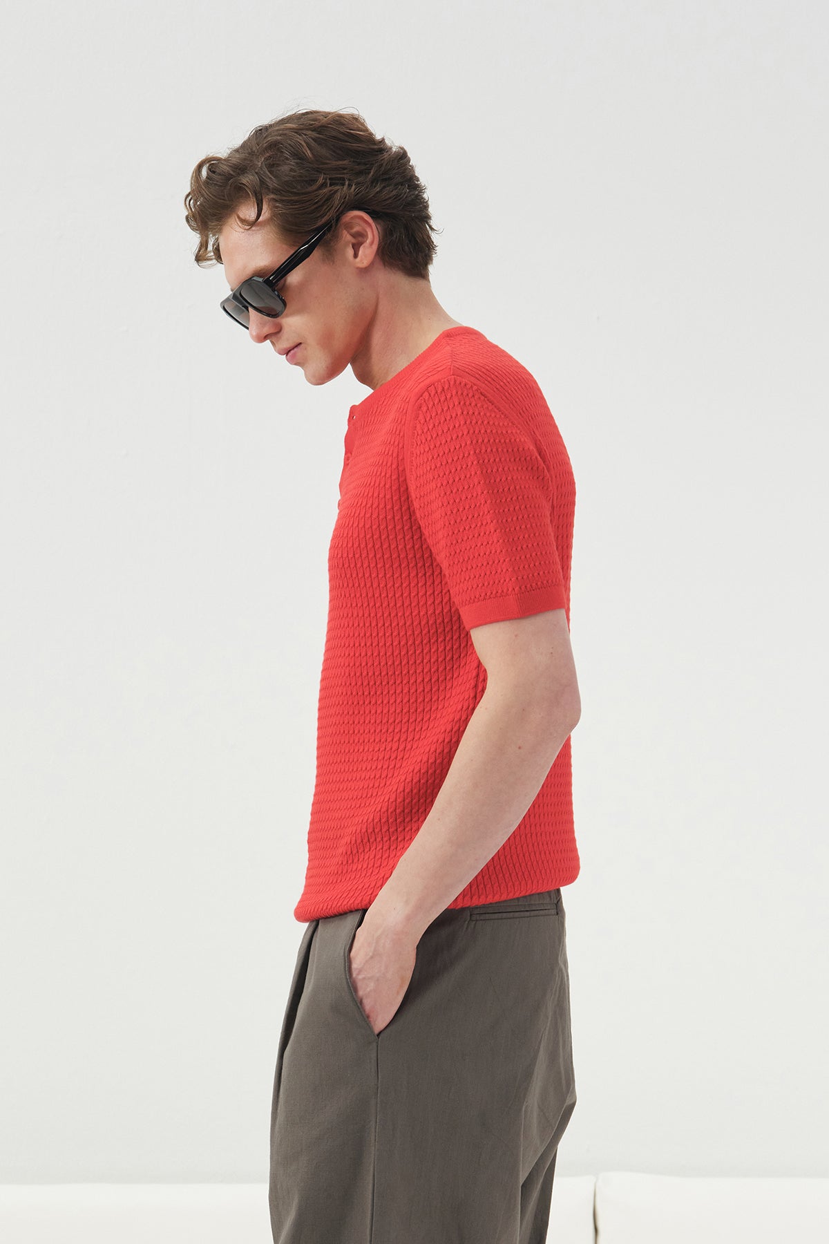 DOKULU BİSİKLET YAKA KIRMIZI TRİKO T-SHIRT