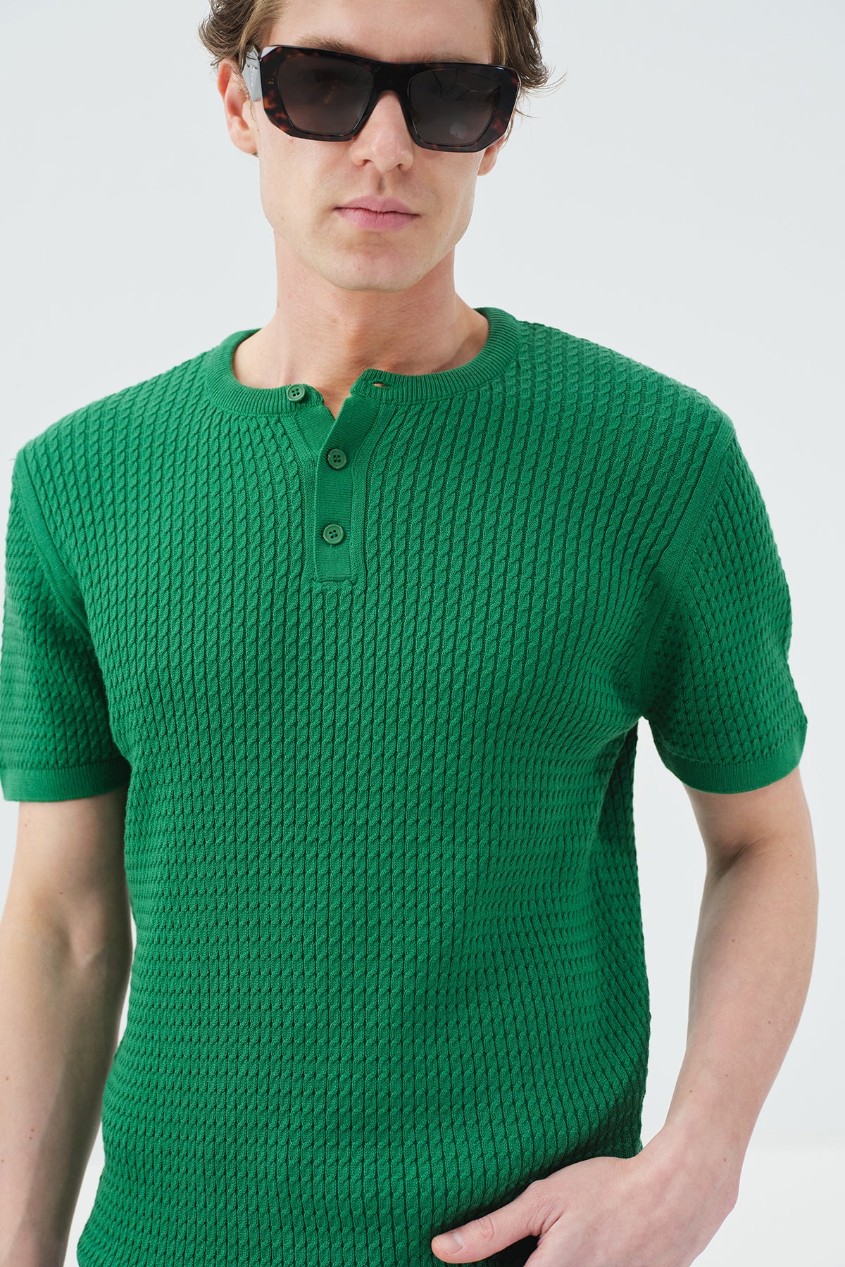 TEXTURED CYCLING COLLAR GREEN KNITTED T-SHIRT