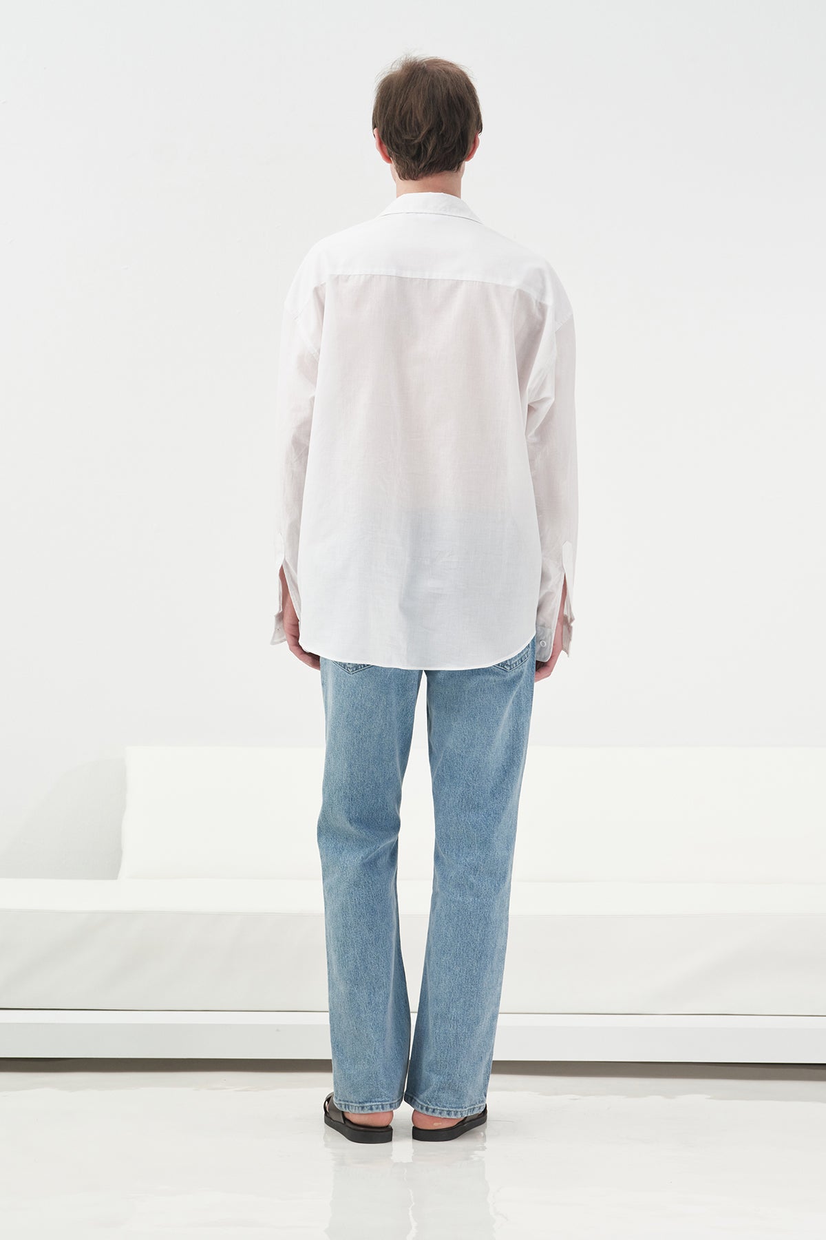 YAKASI İPLE DÖKÜMLÜ BEYAZ VUAL GÖMLEK