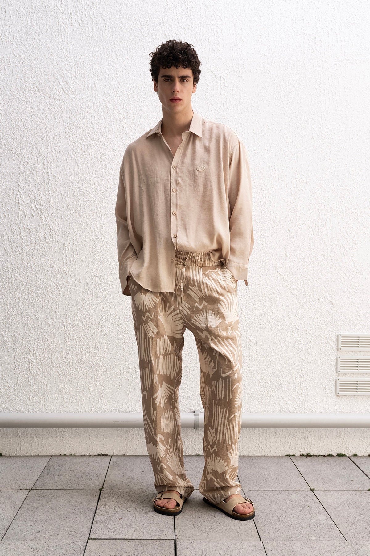 PATTERNED DRAPED BEIGE TROUSERS