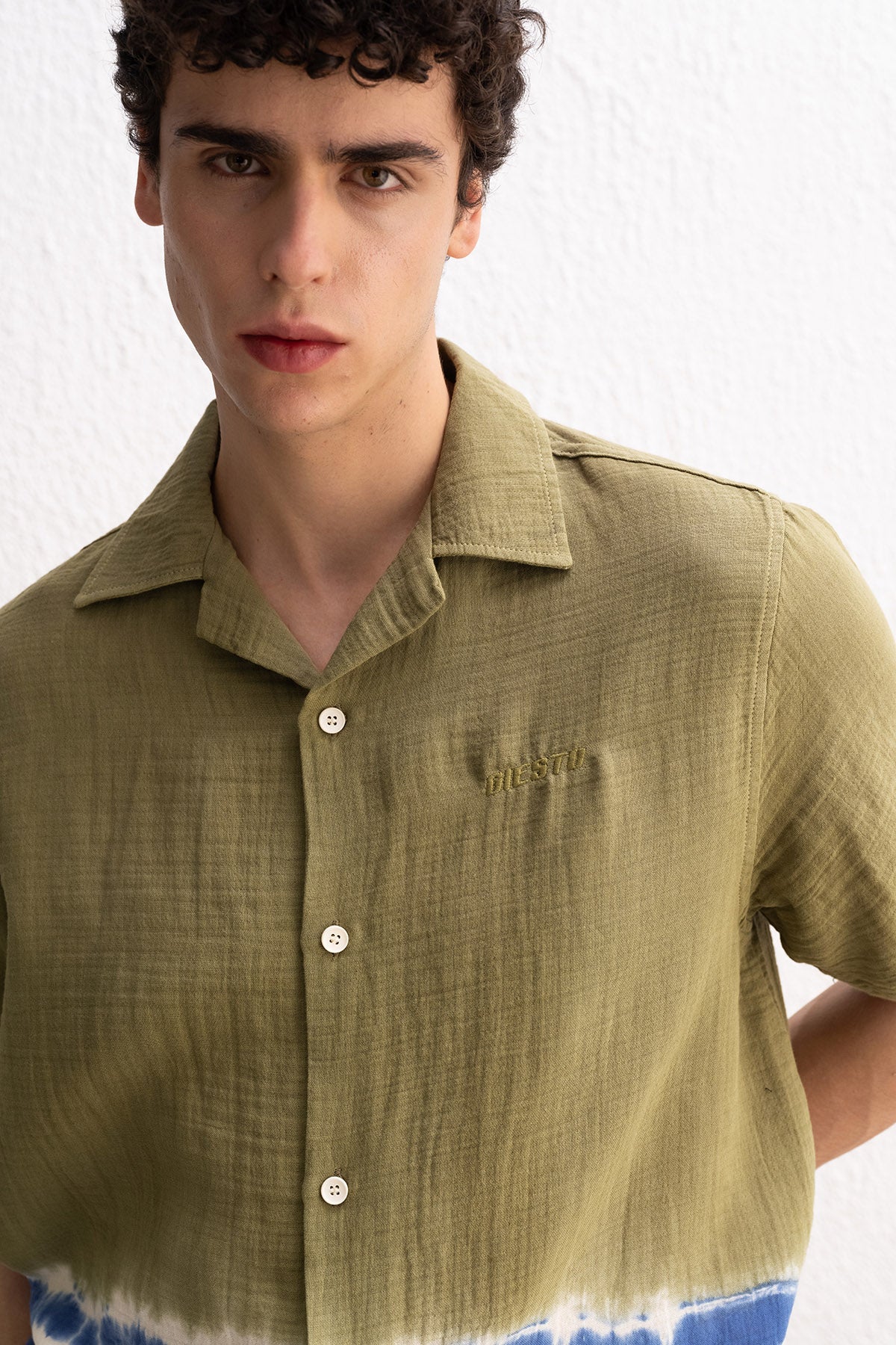 EFFECTIVE SHORT-SLEEVED KHAKI SHIRT