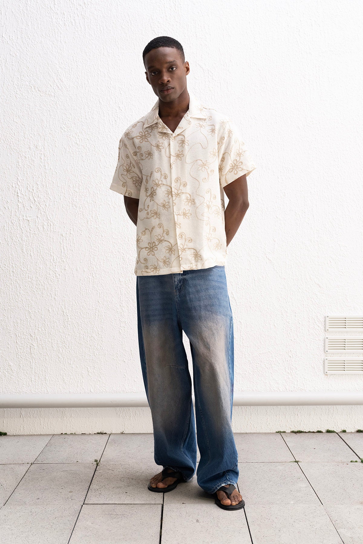 BEIGE SHORT-SLEEVED EMBROIDERED SHIRT