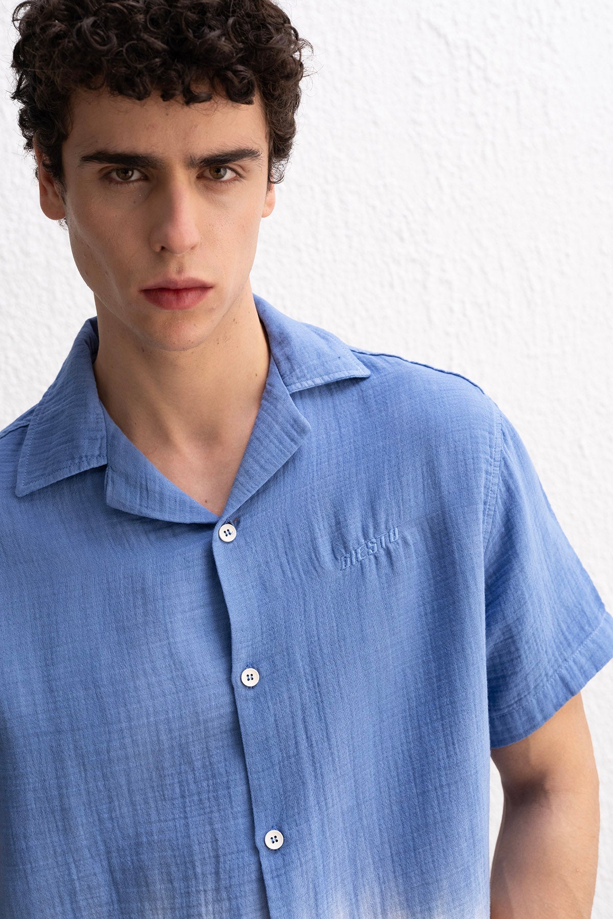 EFEKTLİ KISA KOLLU MAVİ GÖMLEK GIESTO