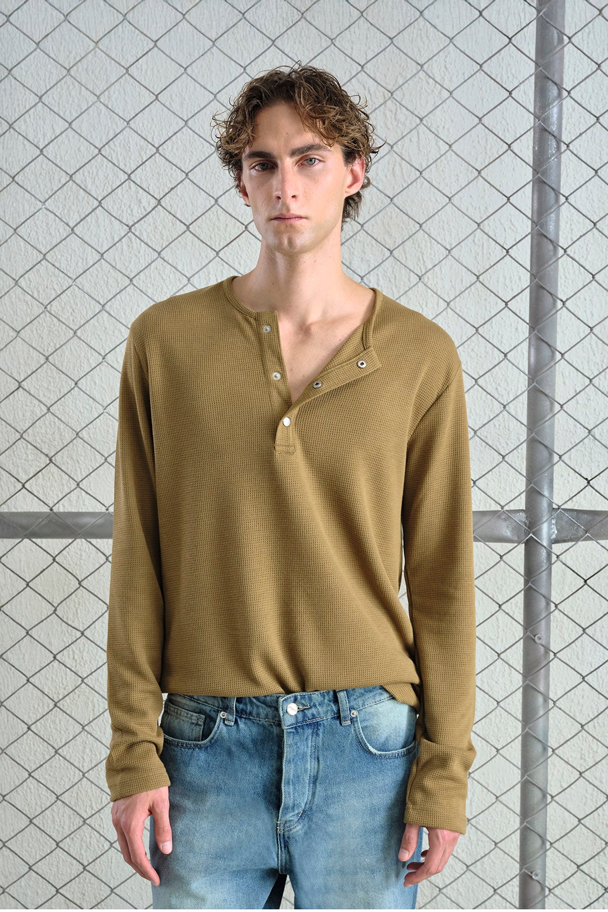 TAN LONG SLEEVE T-SHIRT WITH METAL SNAP FASTENERS