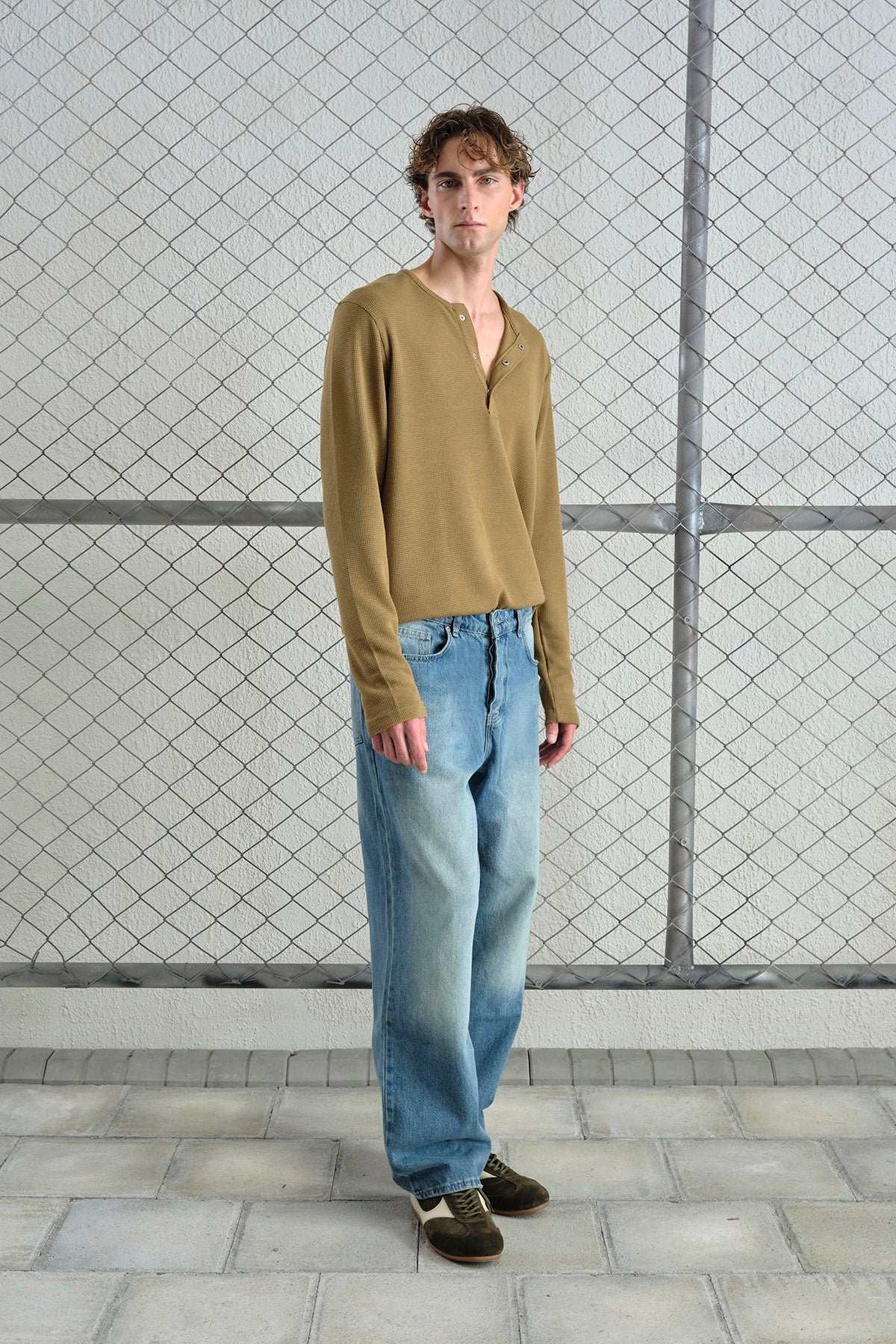 METAL ÇITÇITLI UZUN KOLLU TABA T-SHIRT