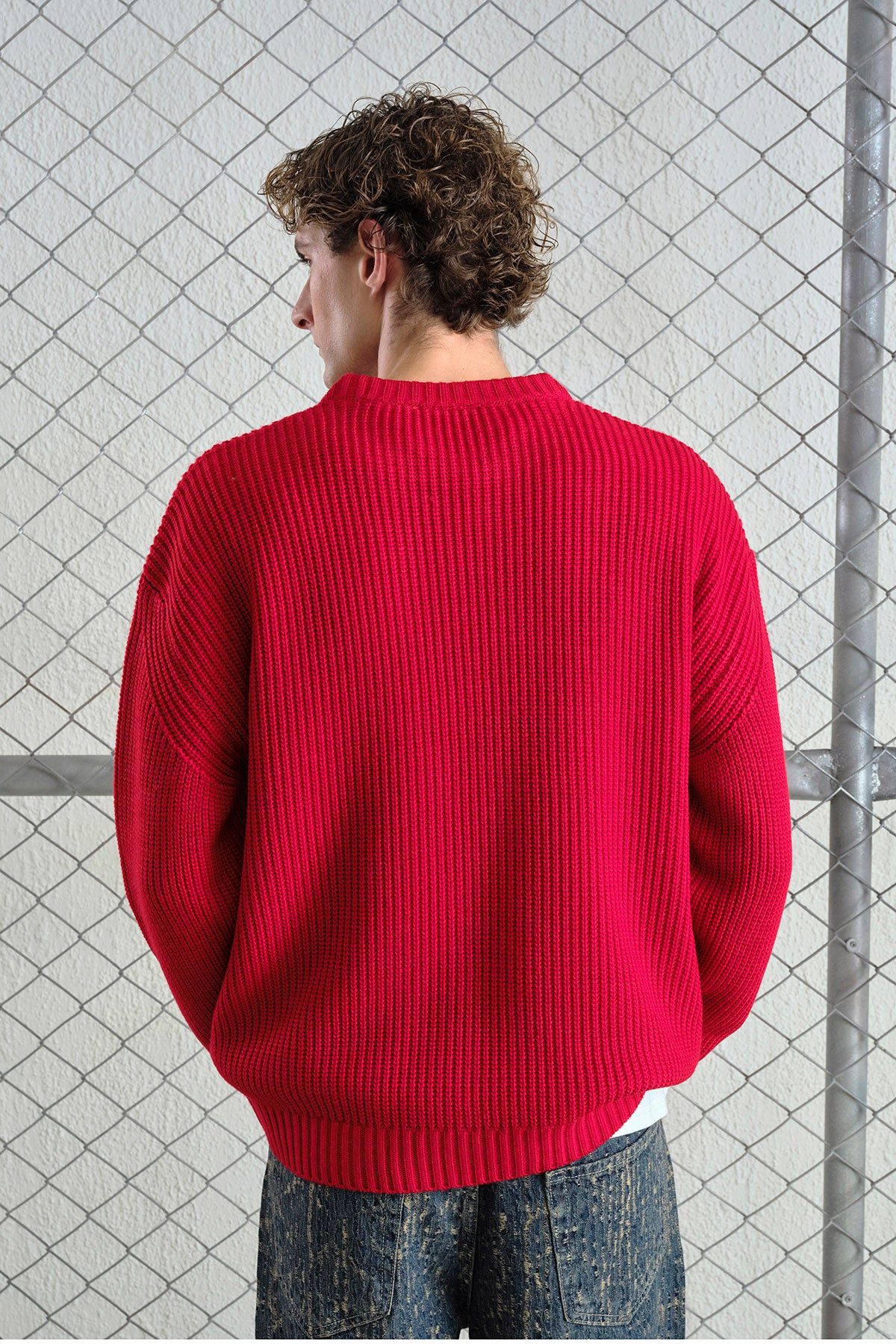 LOOSE FIT TEXTURED RIBBED RED KNITTED SWEATER