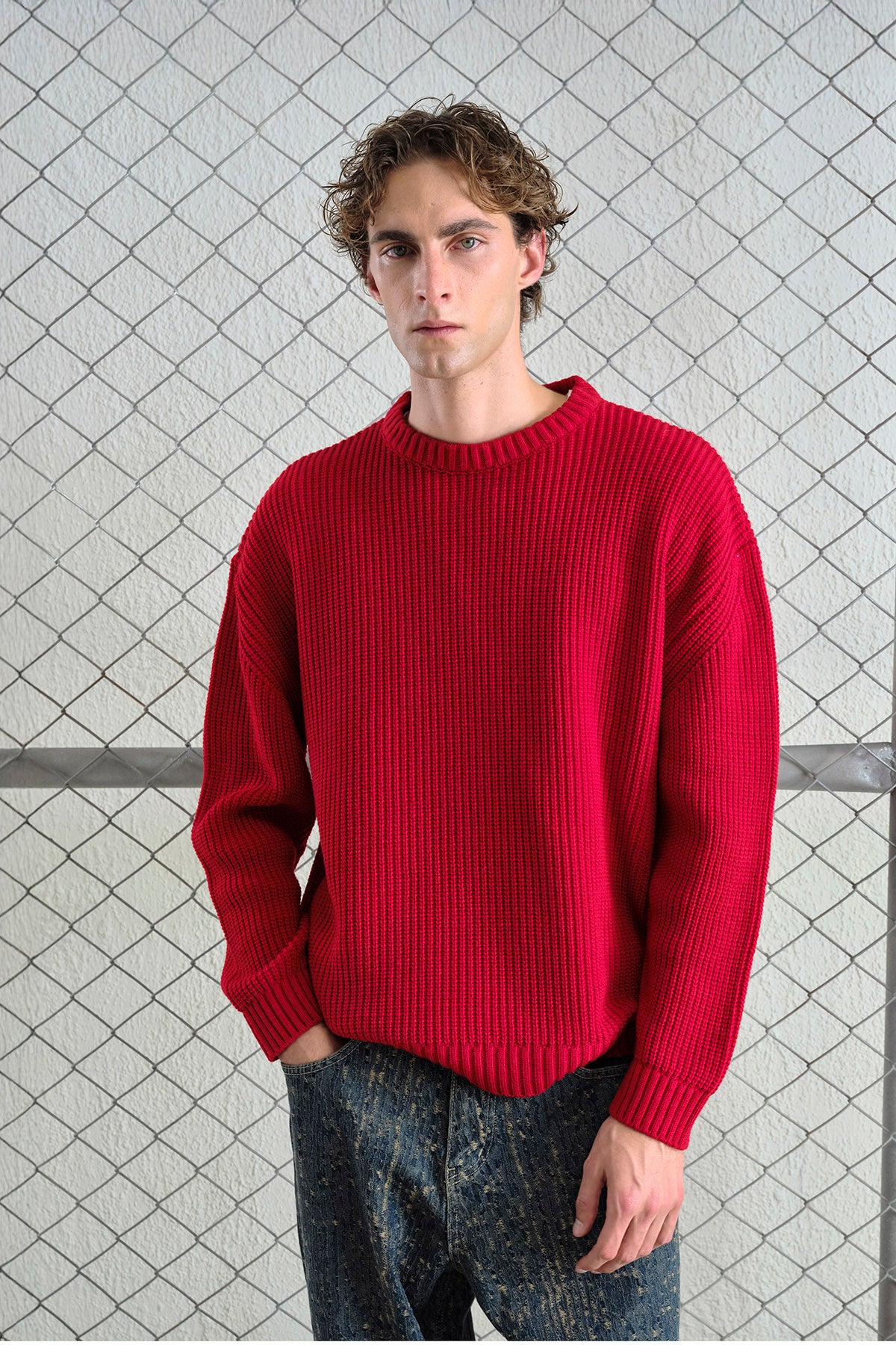 LOOSE FIT TEXTURED RIBBED RED KNITTED SWEATER