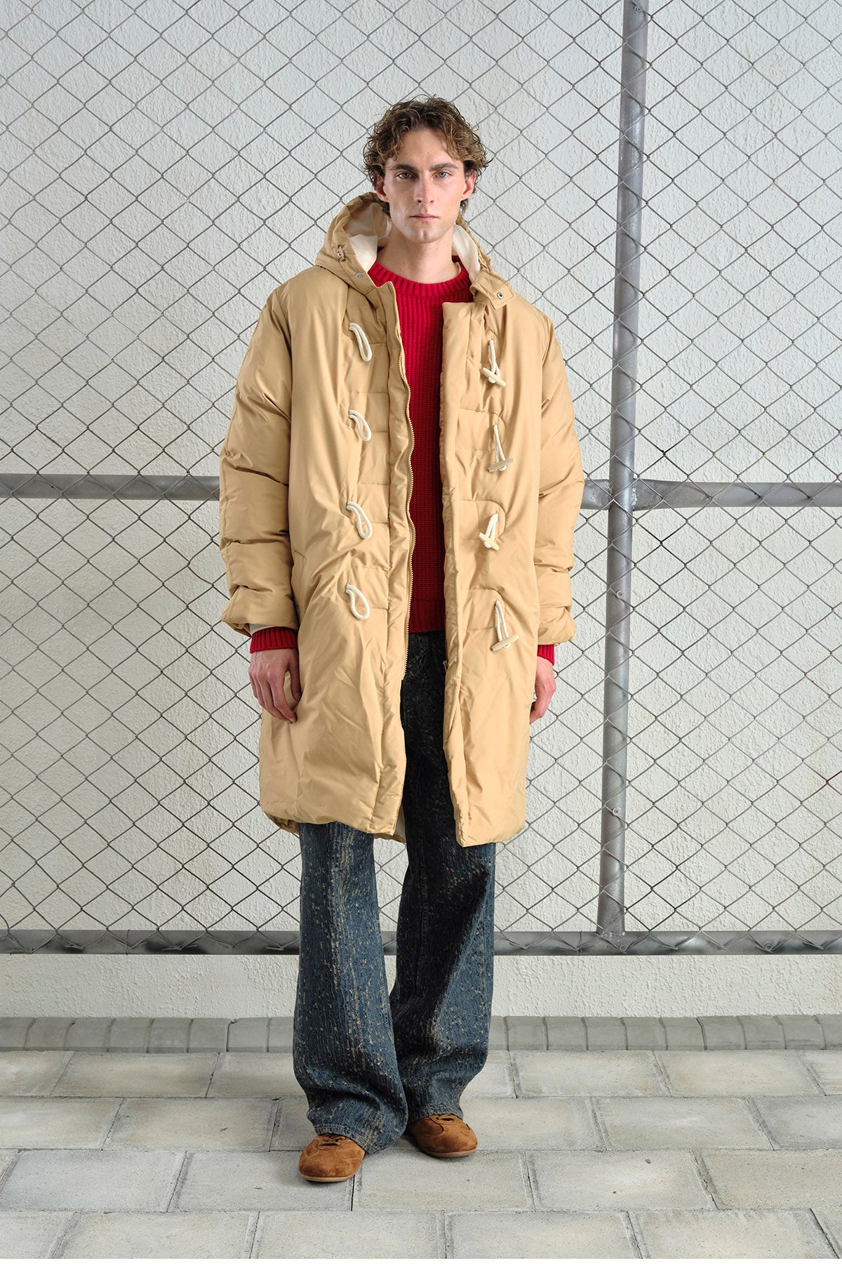 KAPÜŞONLU UZUN ŞİŞME BEJ MONT