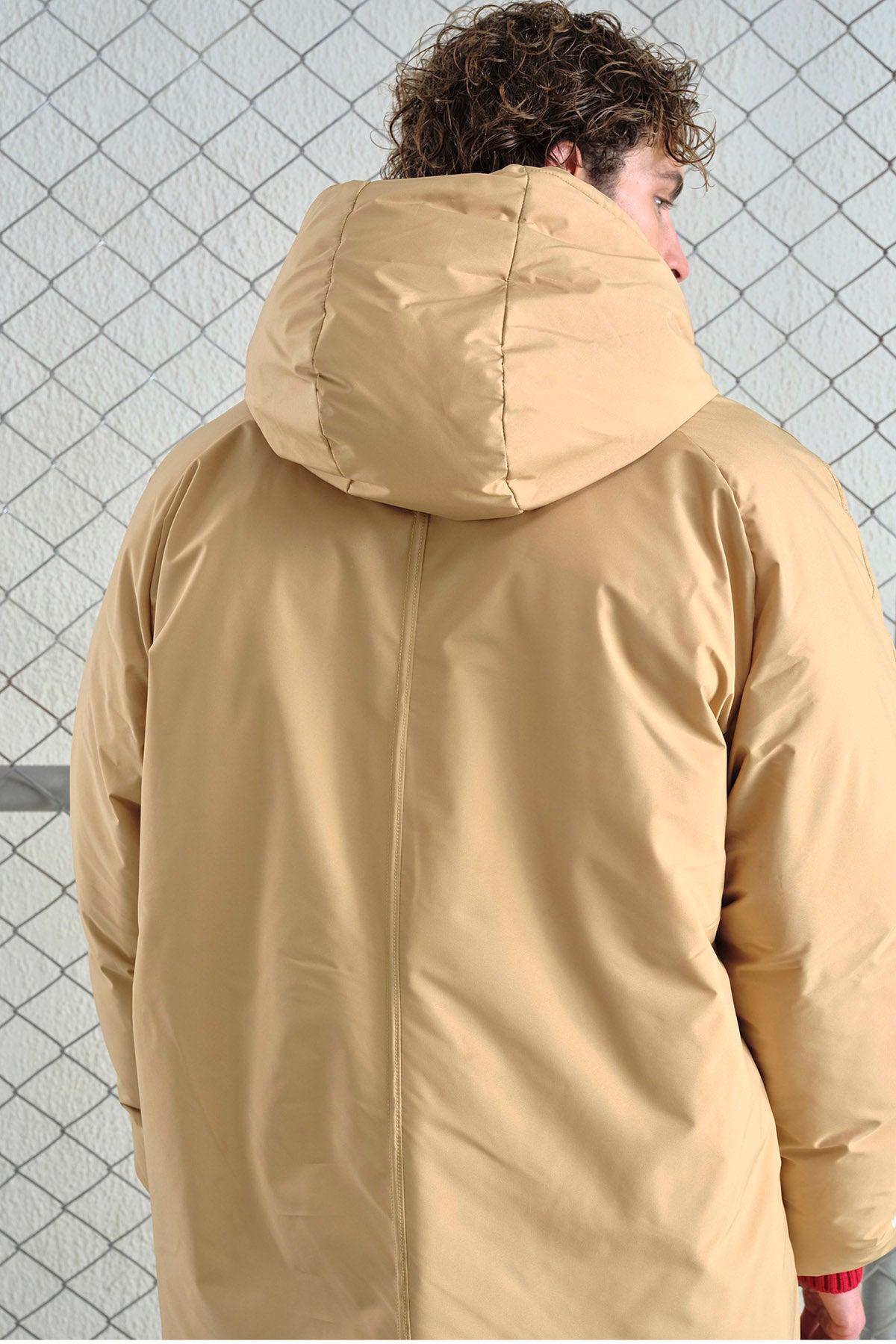 KAPÜŞONLU UZUN ŞİŞME BEJ MONT