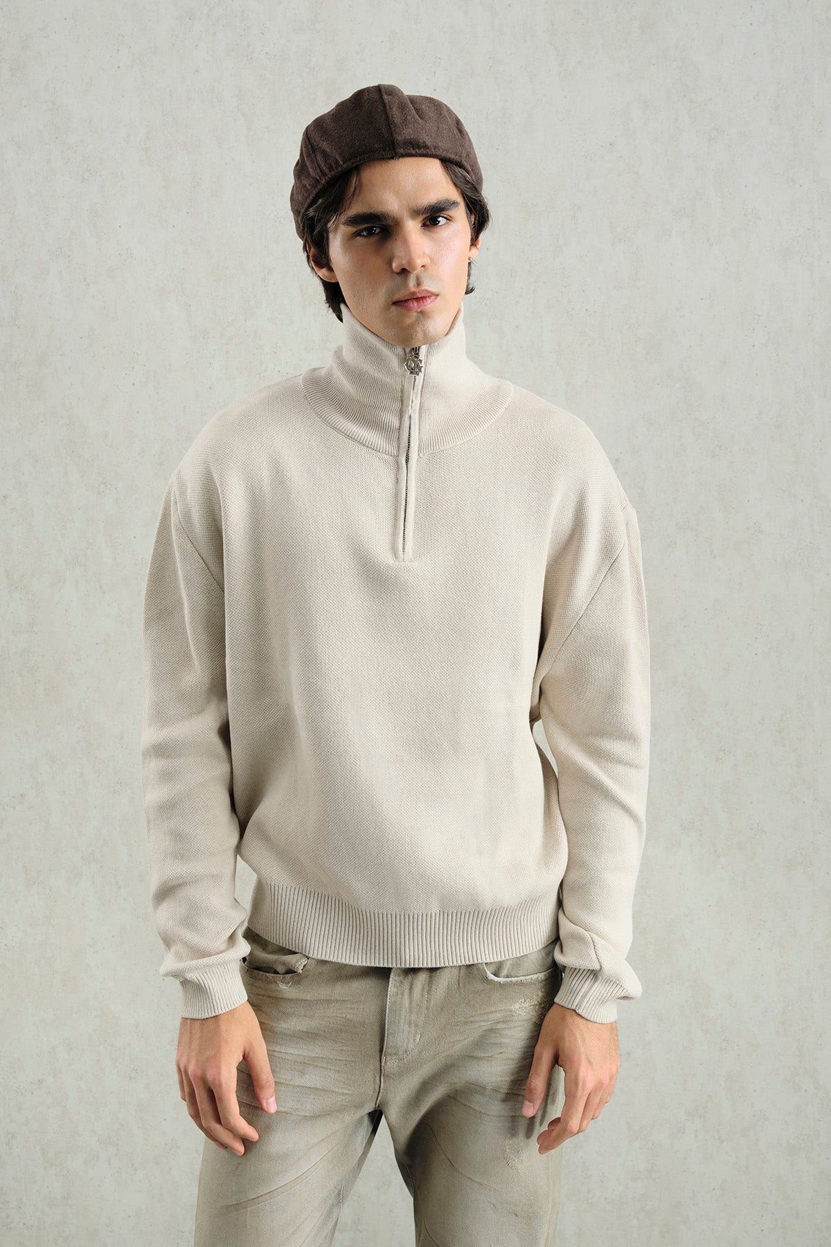 ZIP-UP REGULAR FIT HIGH NECK BEIGE SWEATER