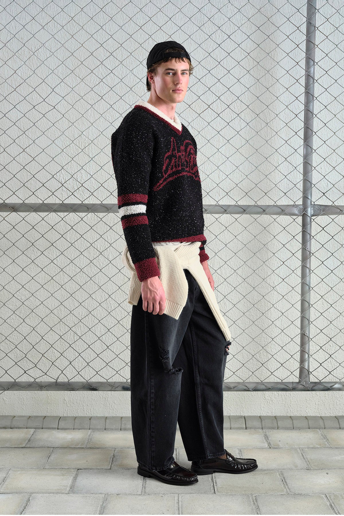 GRAPHIC V-NECK OVERSIZED FLUFFY BLACK SWEATER
