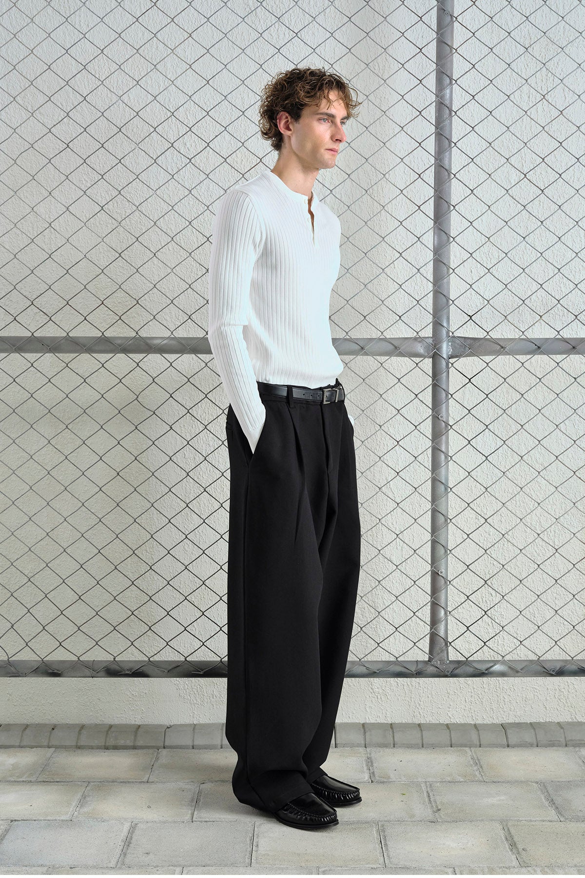 BOL KESİM GENİŞ PAÇALI PİLİLİ DÖKÜMLÜ SİYAH PANTOLON