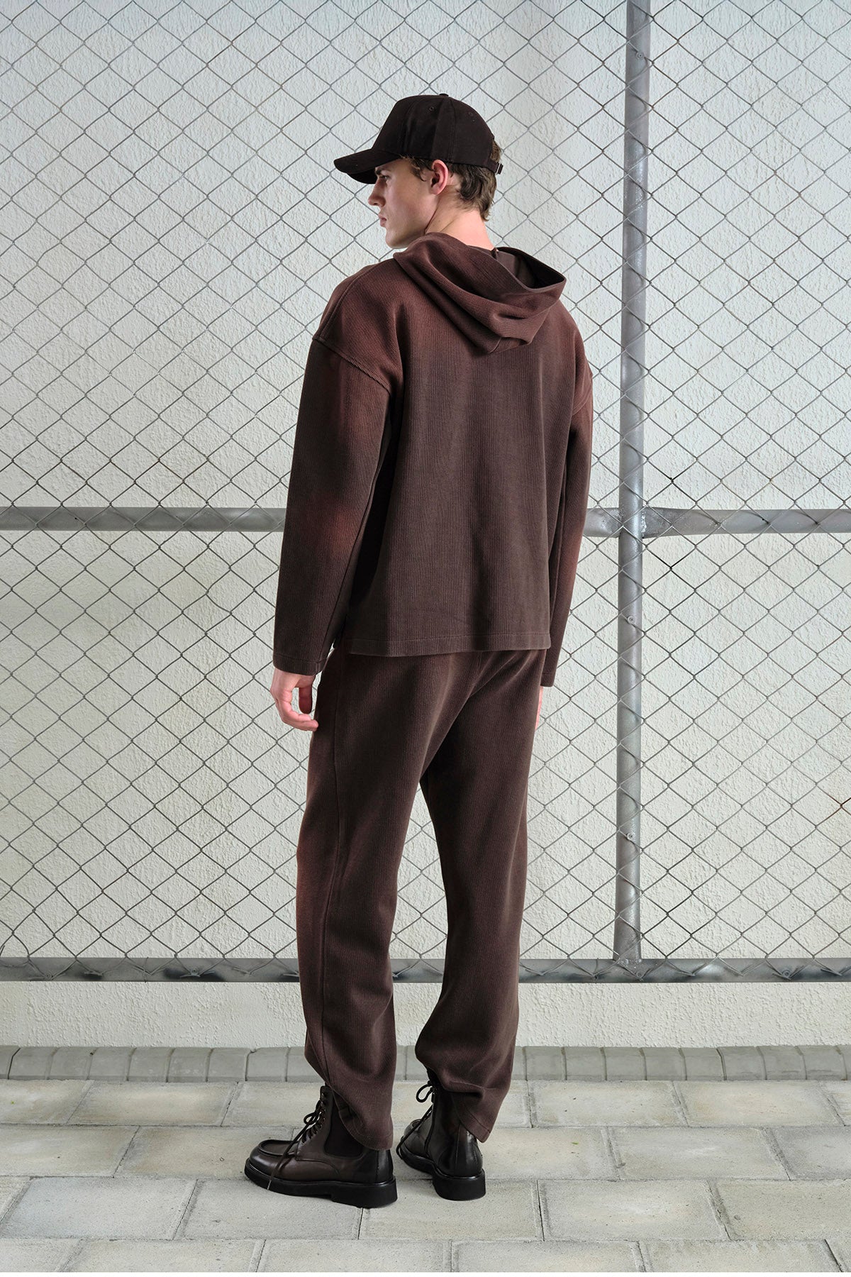 EFEKTLİ LOGO DETAYLI KAHVERENGİ SWEATSHIRT