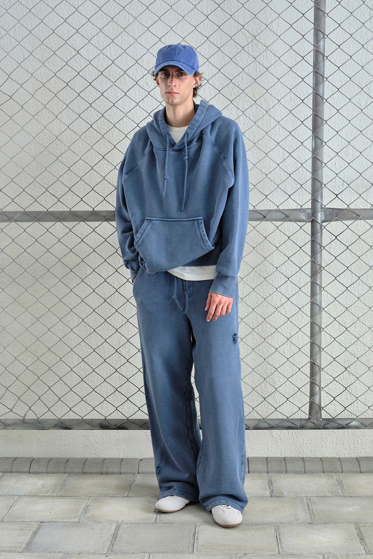 EFEKTLİ YIKAMALI MAVİ SWEATSHIRT