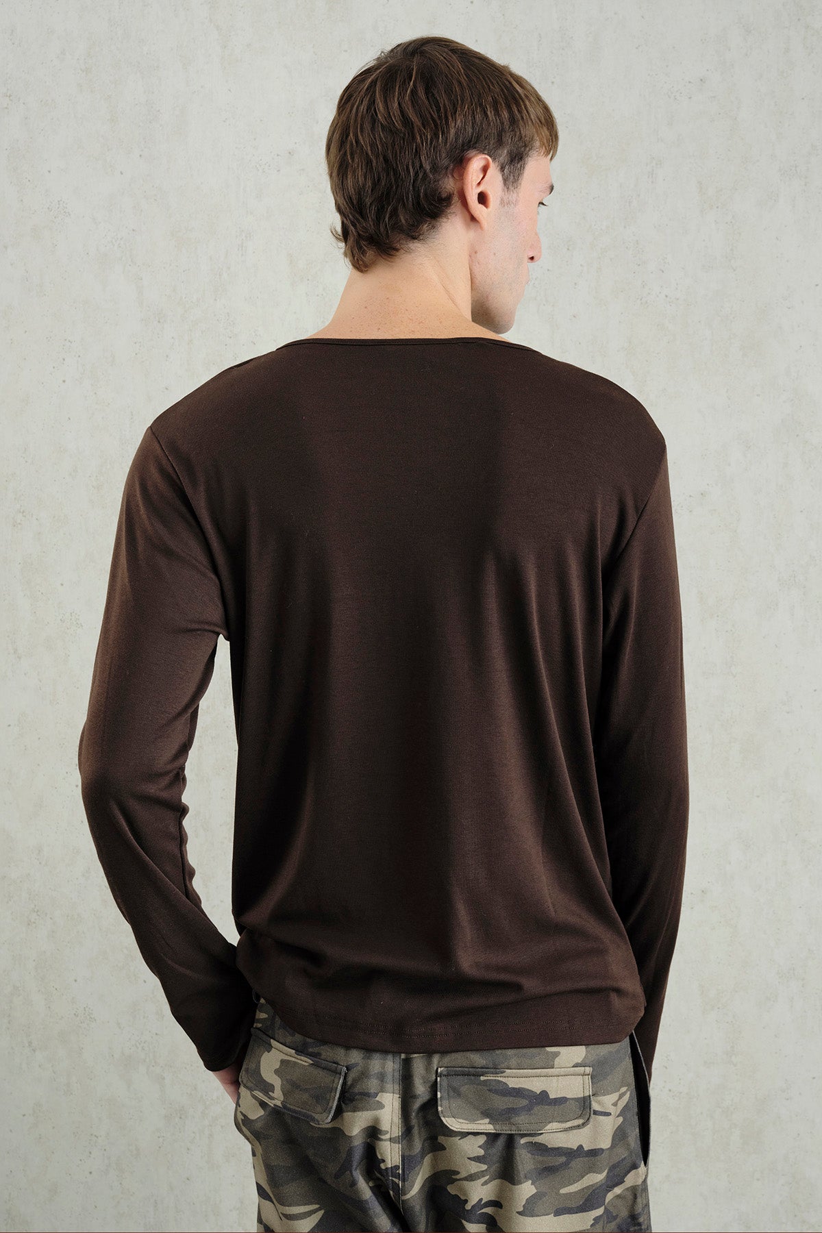 İÇİ ATLETLİ UZUN KOL KAHVERENGİ T-SHIRT