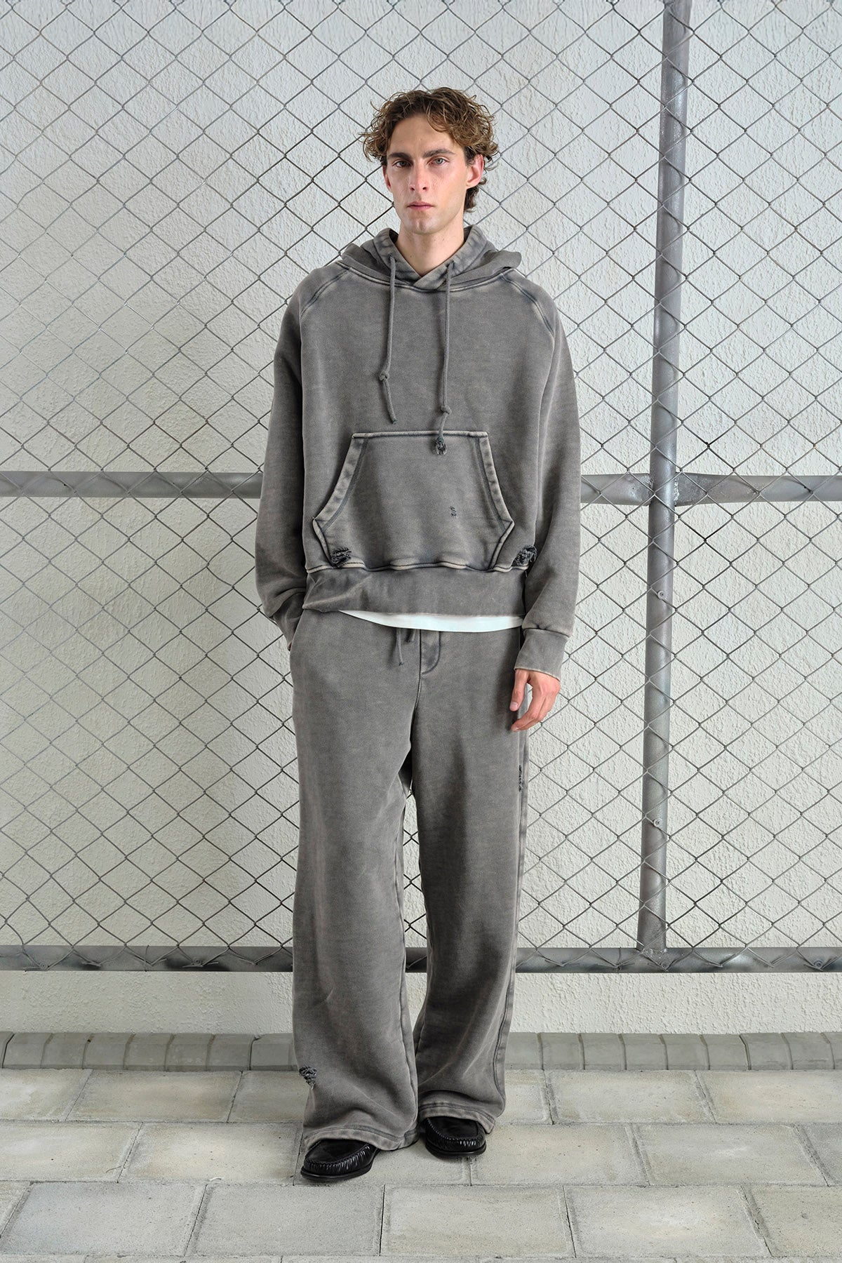 EFEKTLİ YIKAMALI GRİ SWEATSHIRT
