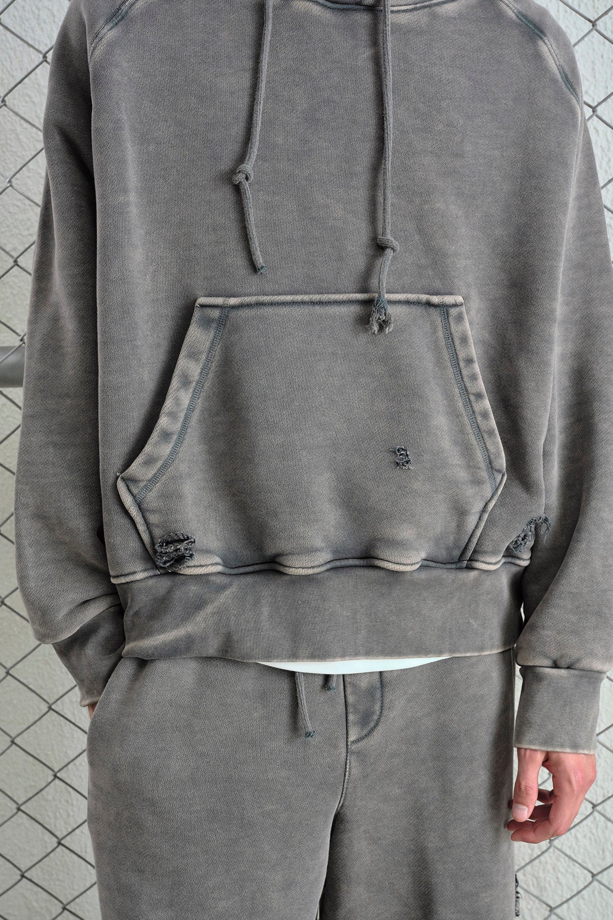 EFEKTLİ YIKAMALI GRİ SWEATSHIRT