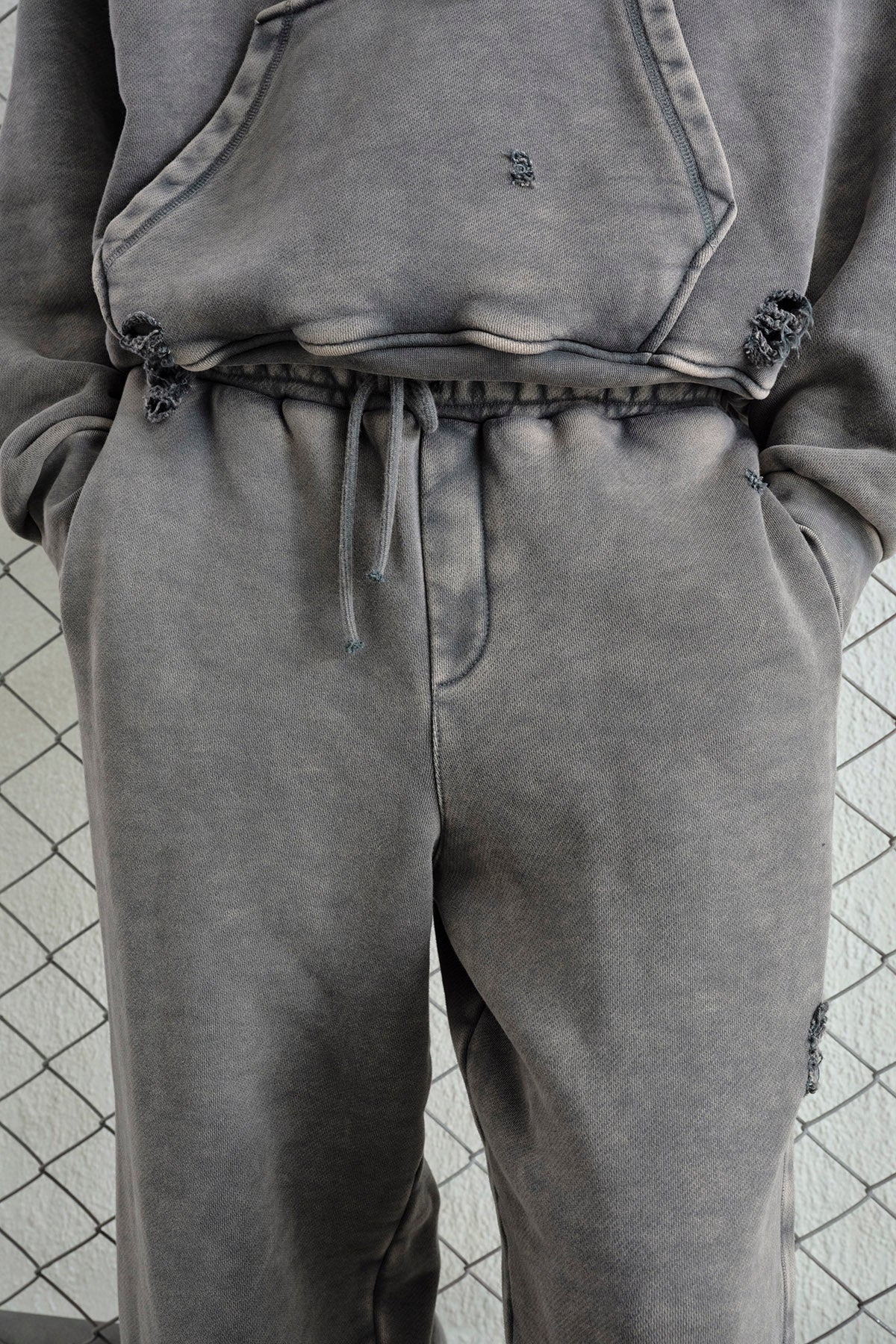 EFEKTLİ YIKAMALI JOGGER GRİ PANTOLON
