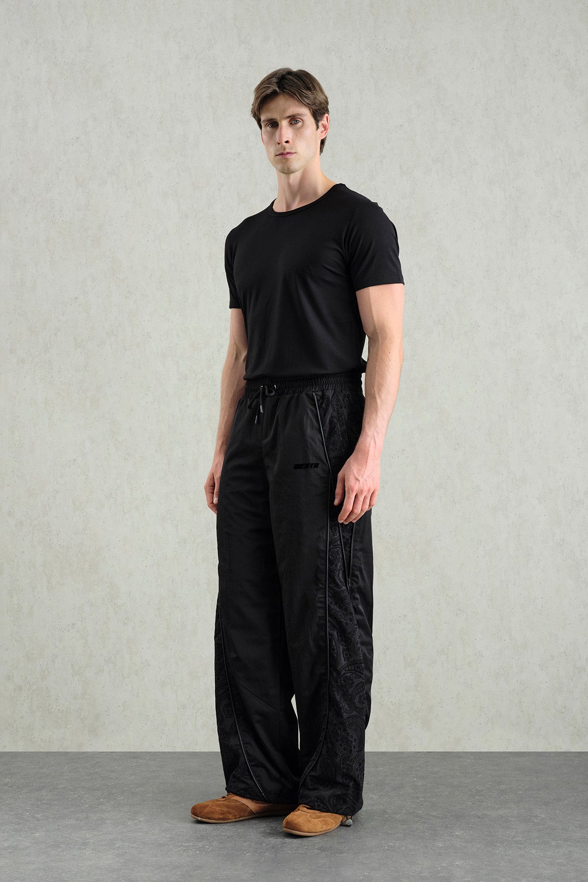FLOK DESENLİ JOGGER SİYAH PANTOLON